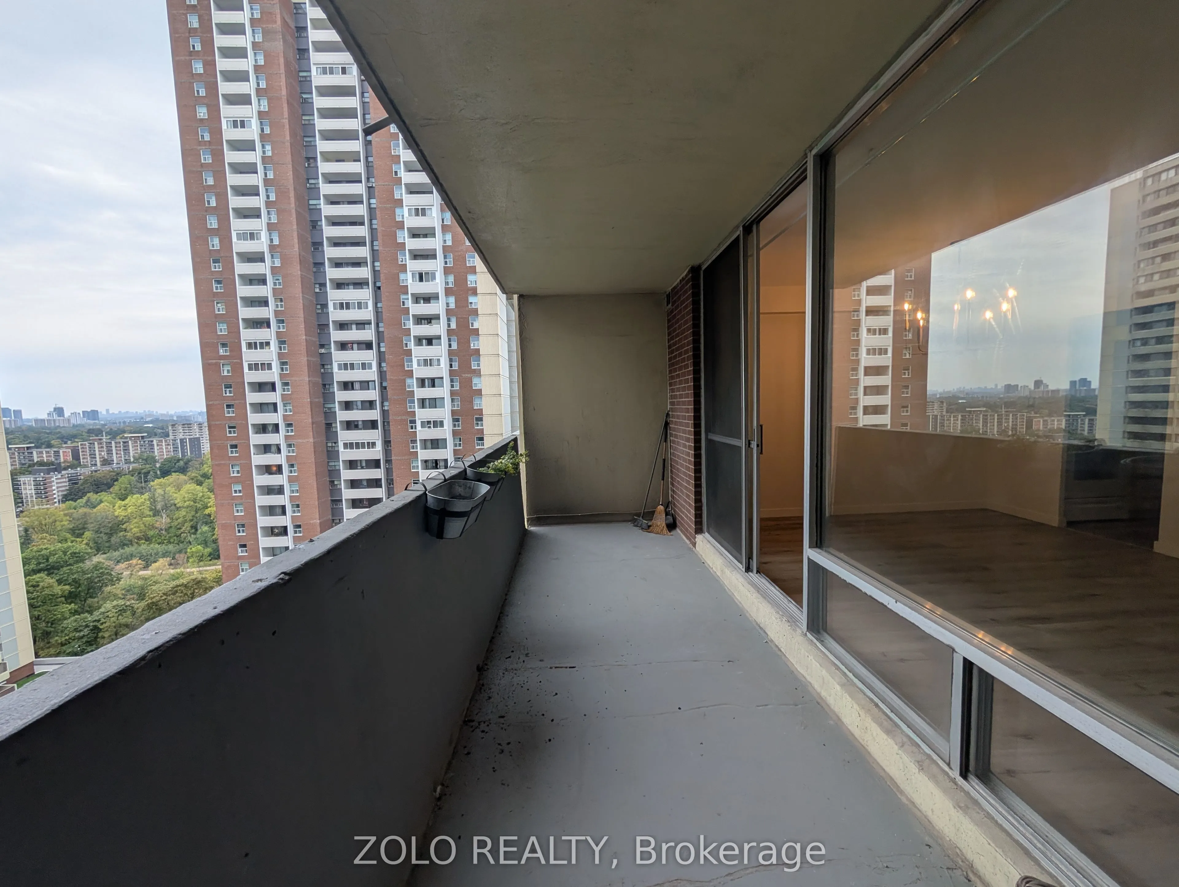 5 Massey Square, #1801