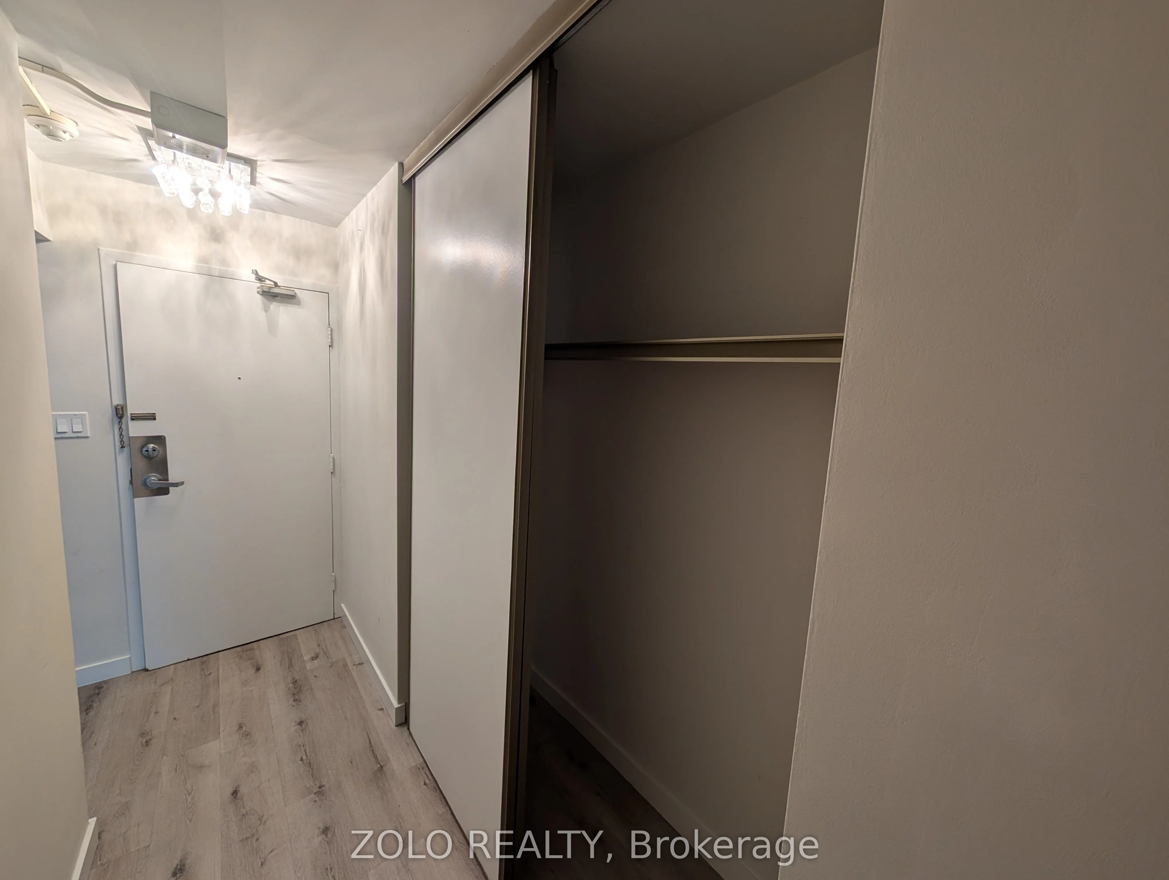 5 Massey Square, #1801