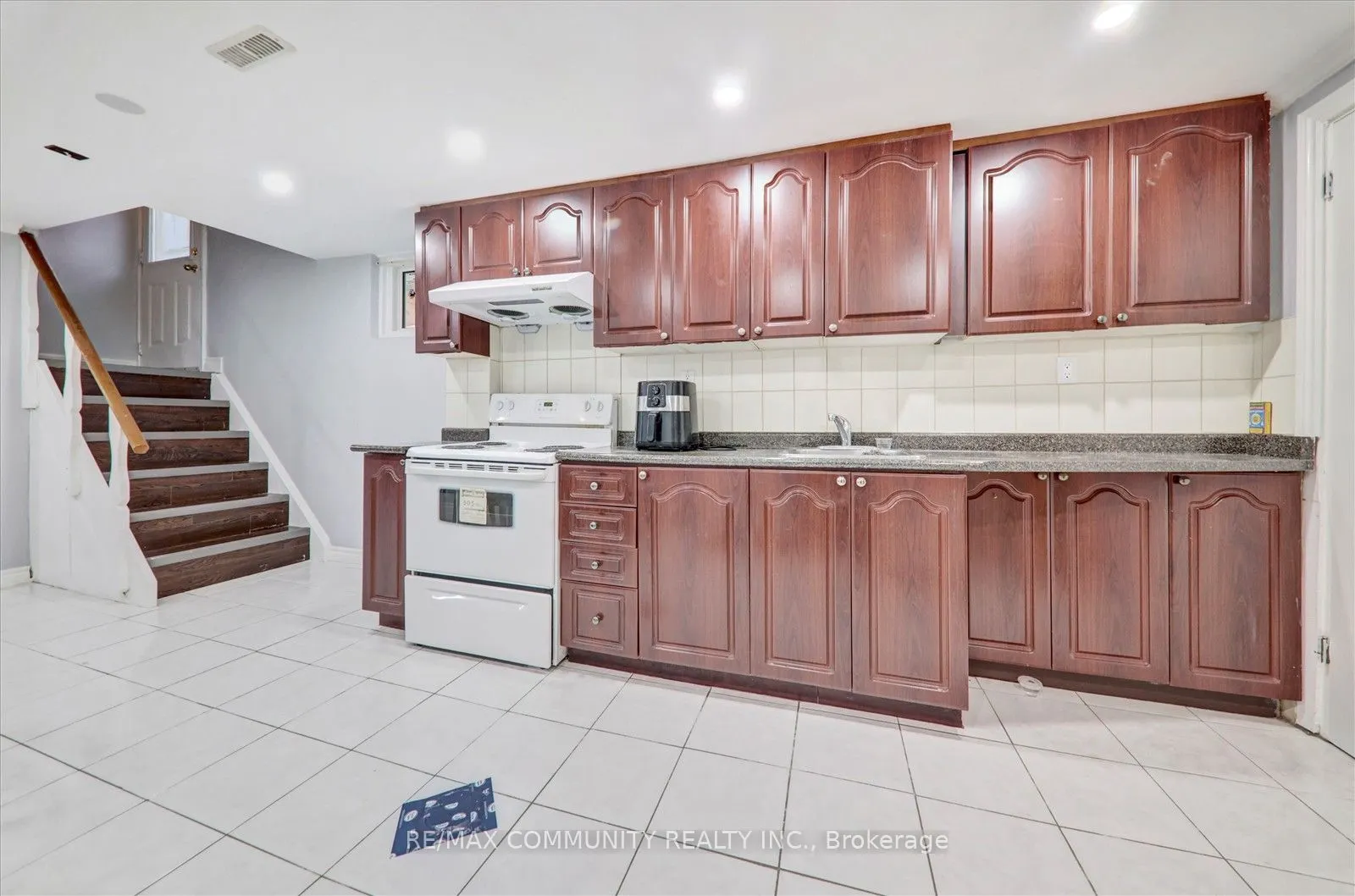 6 Barlow Road