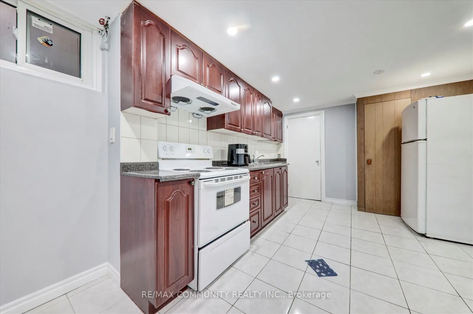 6 Barlow Road