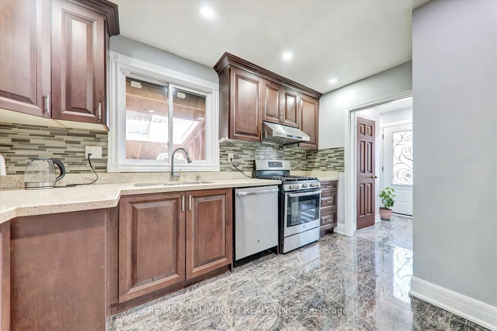6 Barlow Road