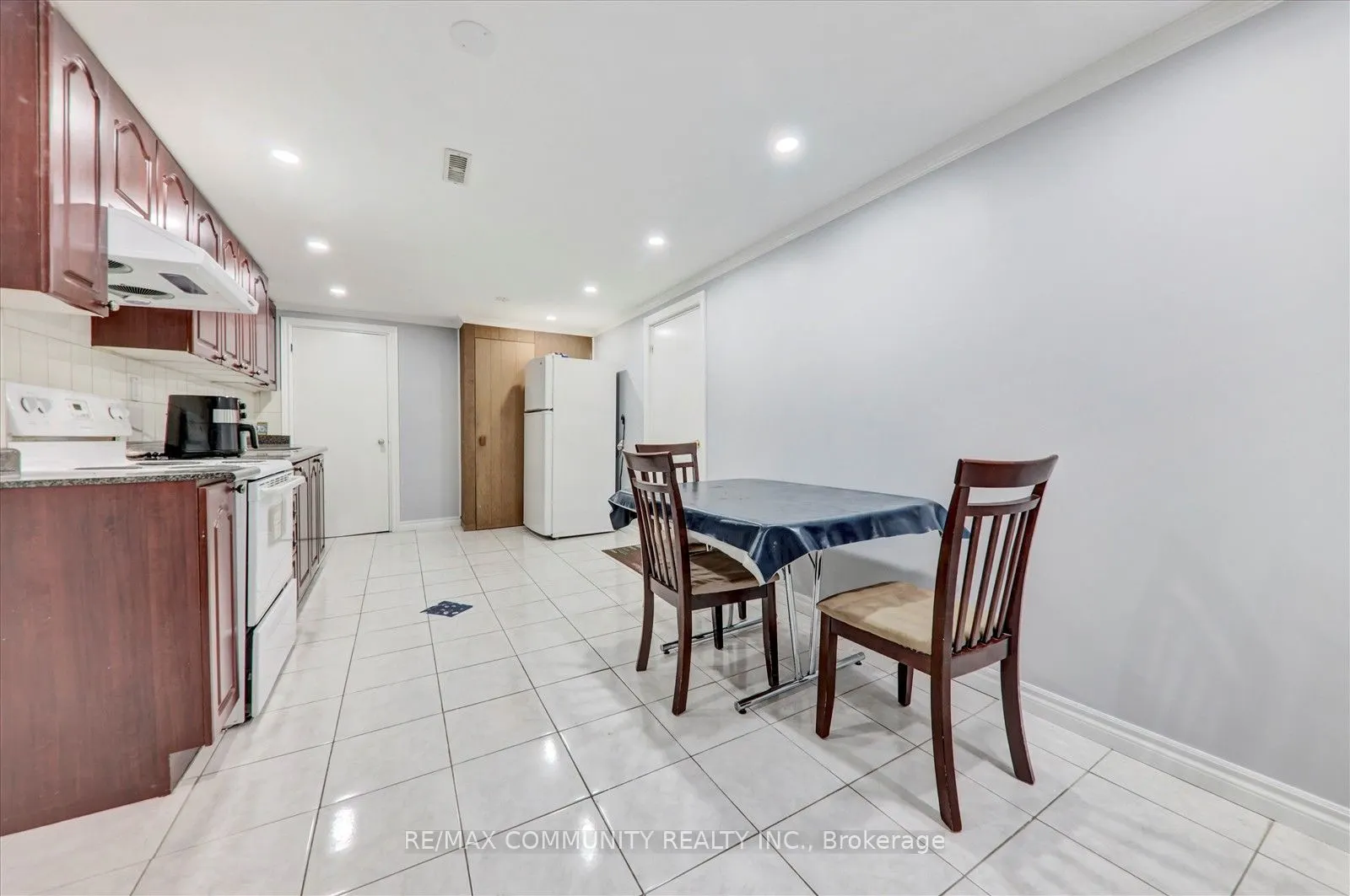 6 Barlow Road