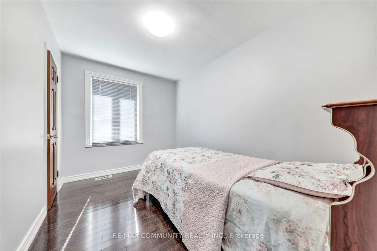 6 Barlow Road