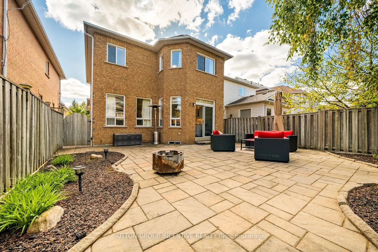 432 Woodsmere Crescent