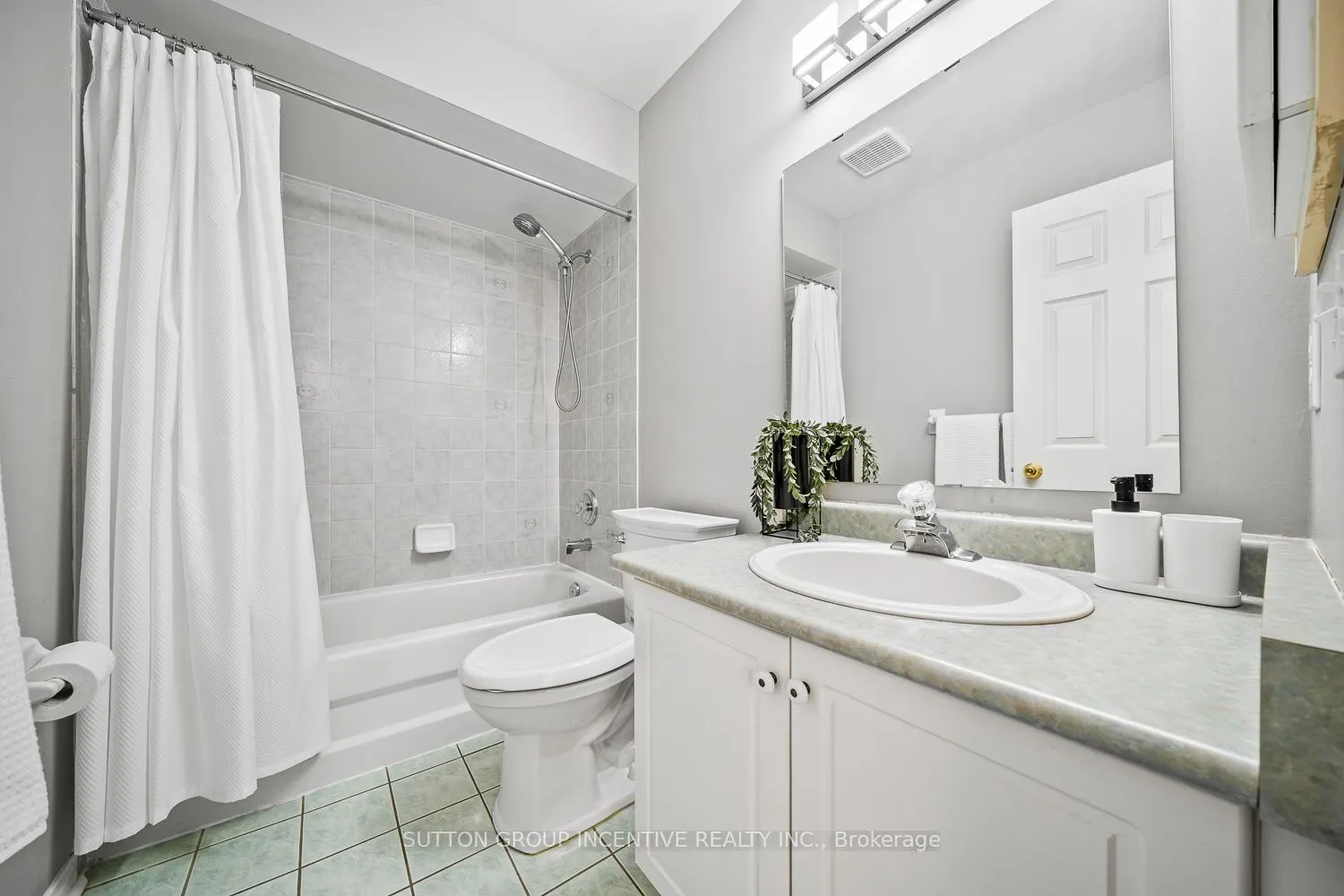 432 Woodsmere Crescent