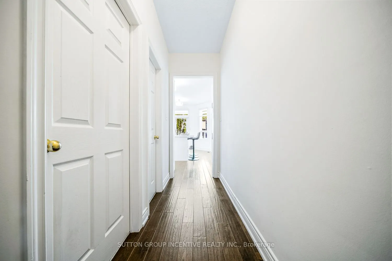 432 Woodsmere Crescent