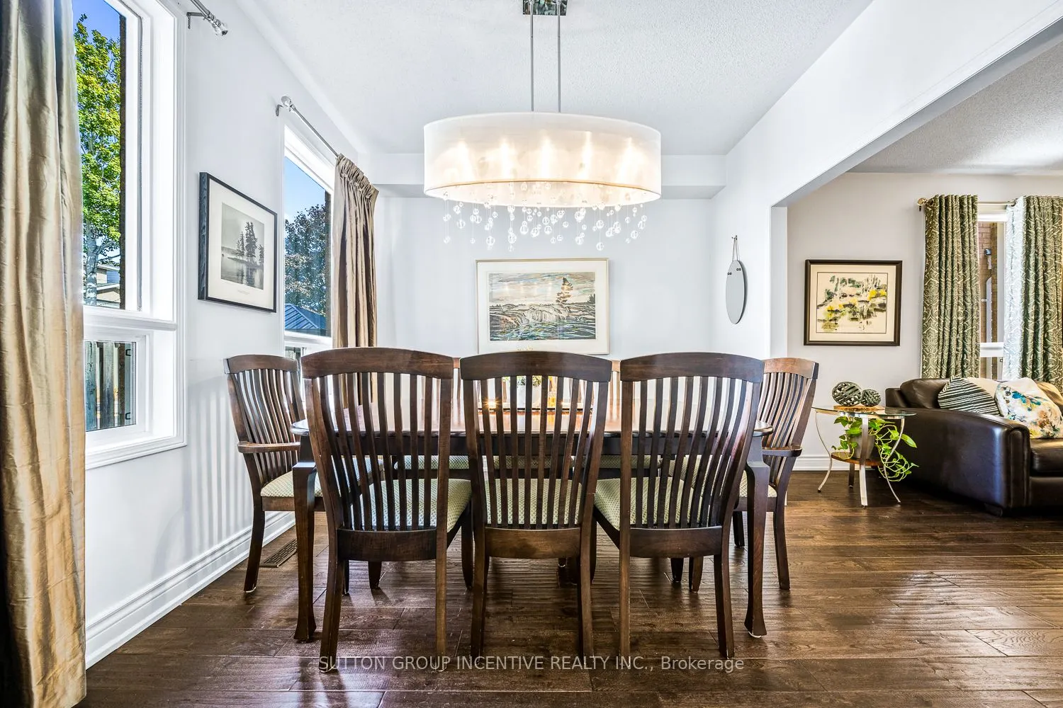 432 Woodsmere Crescent