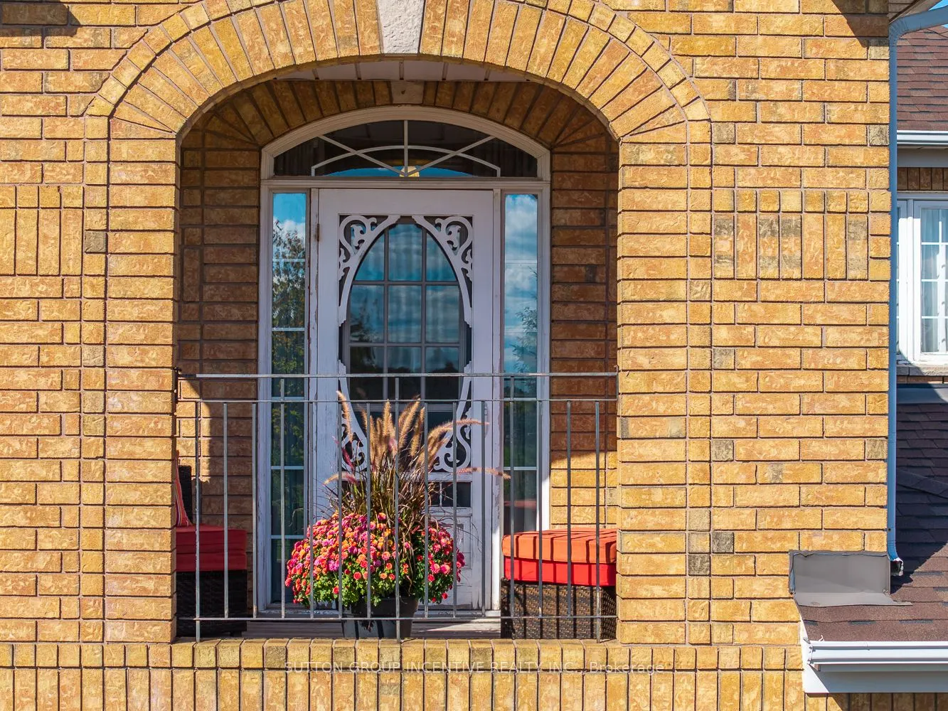432 Woodsmere Crescent