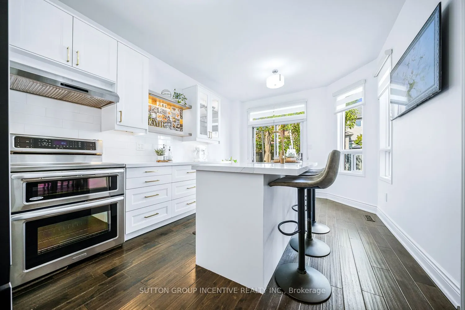 432 Woodsmere Crescent