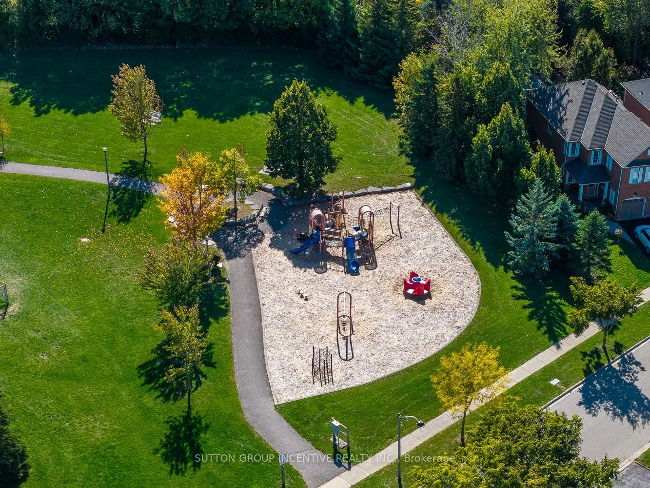 432 Woodsmere Crescent