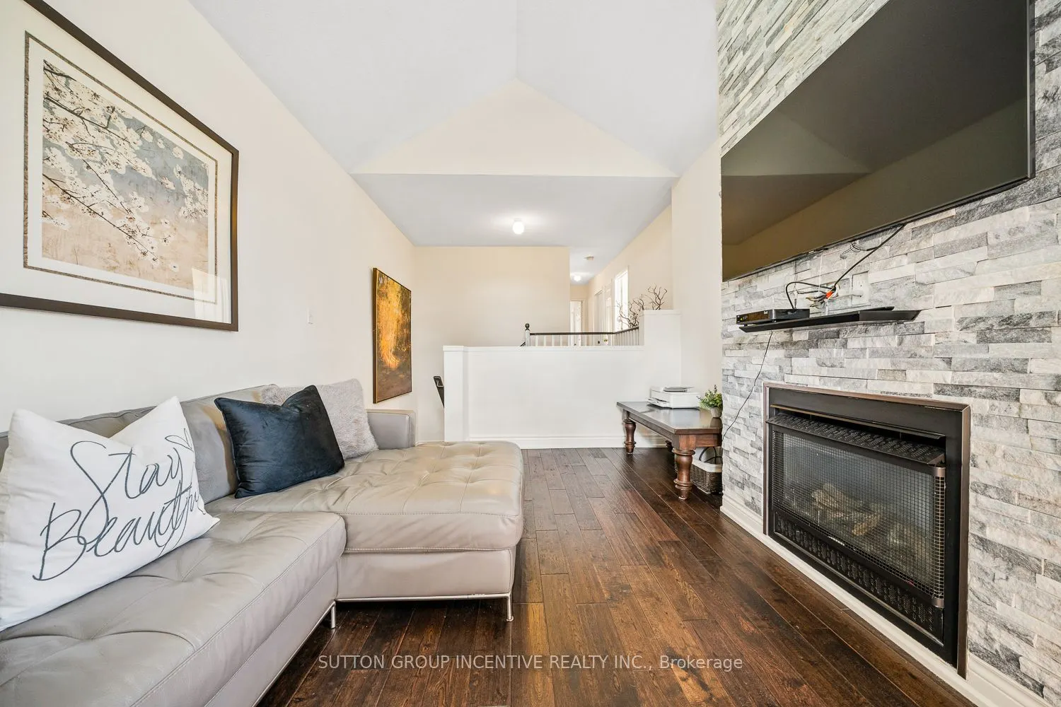 432 Woodsmere Crescent