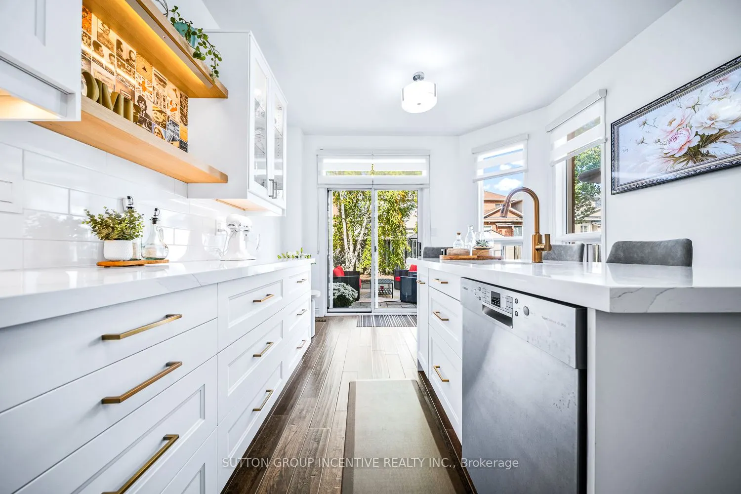 432 Woodsmere Crescent