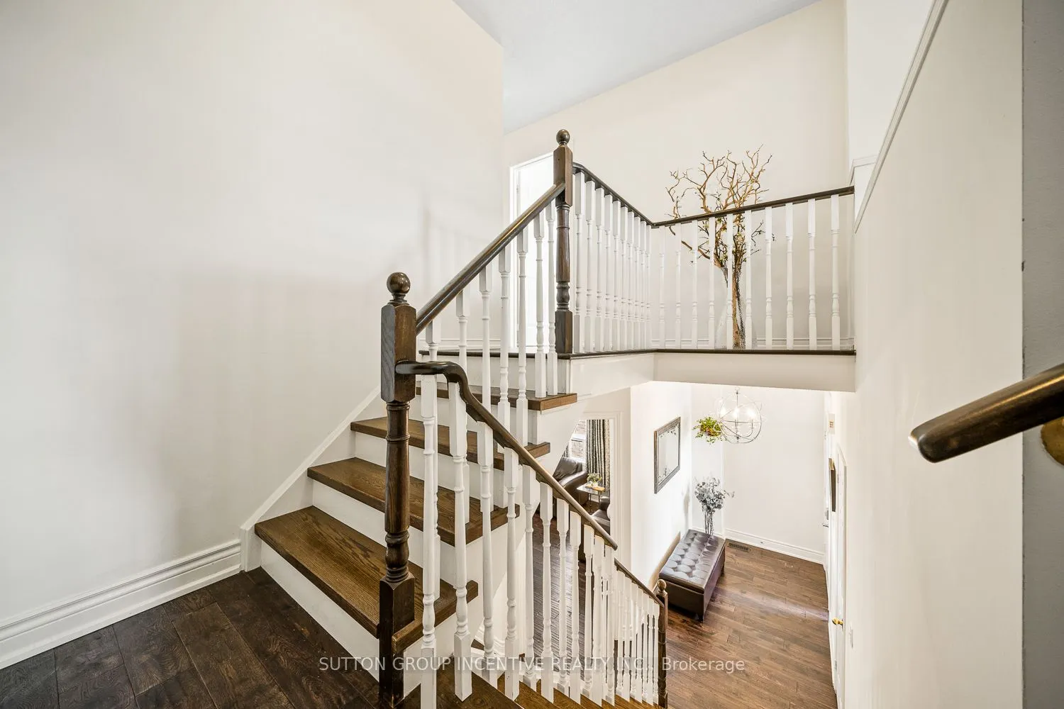 432 Woodsmere Crescent