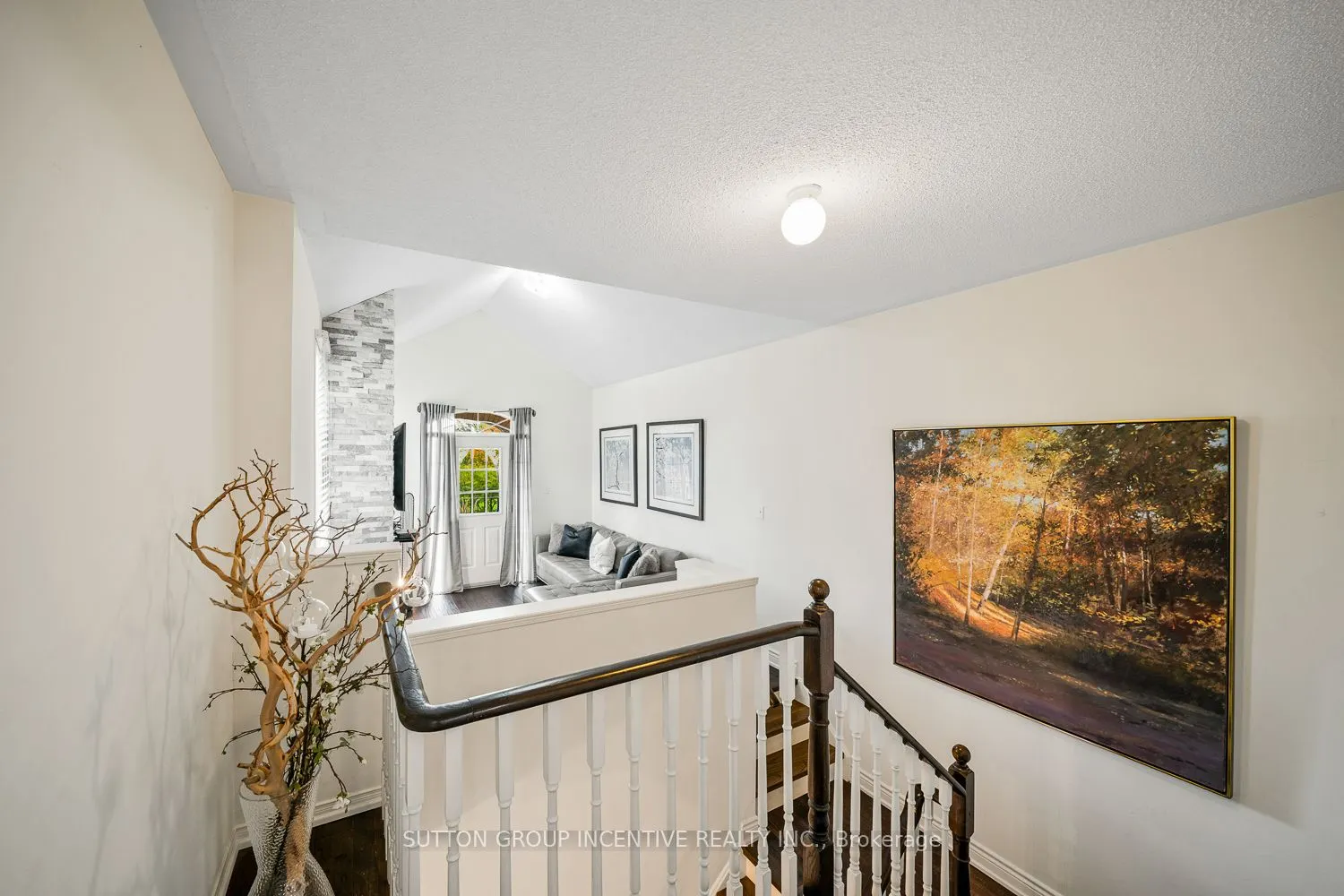 432 Woodsmere Crescent