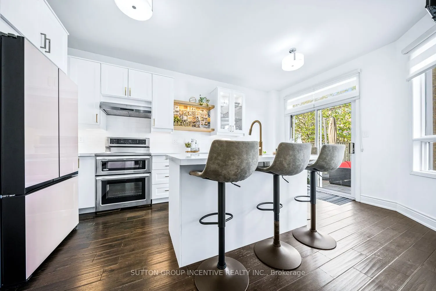 432 Woodsmere Crescent