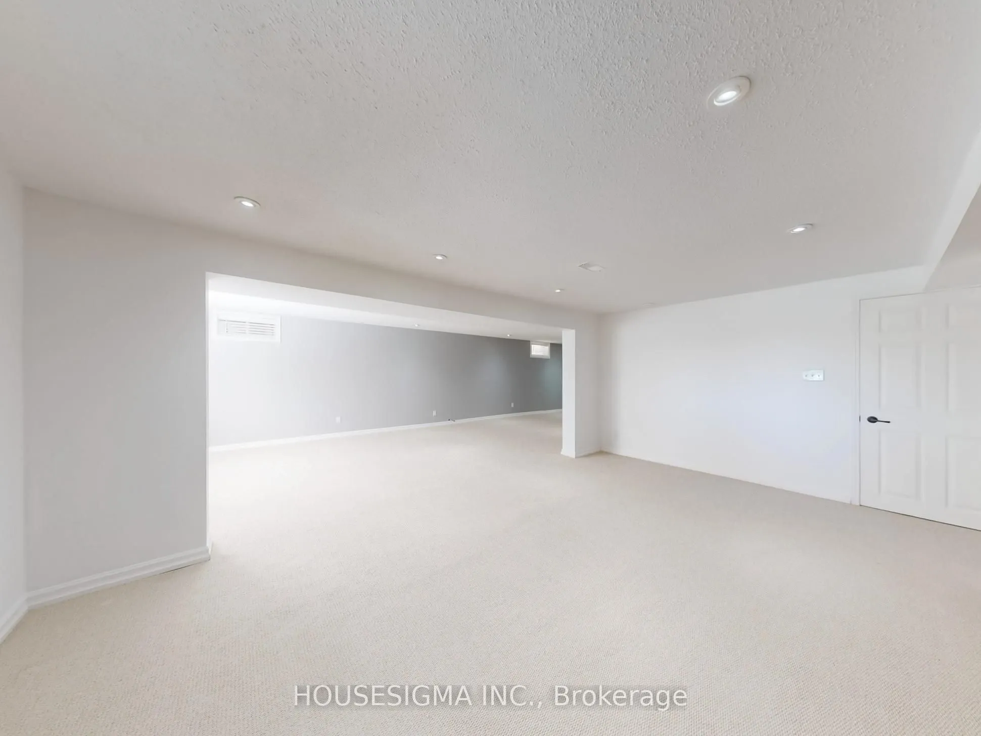 952 Peggoty Circle