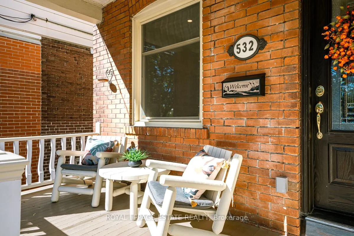532 Glebeholme Boulevard