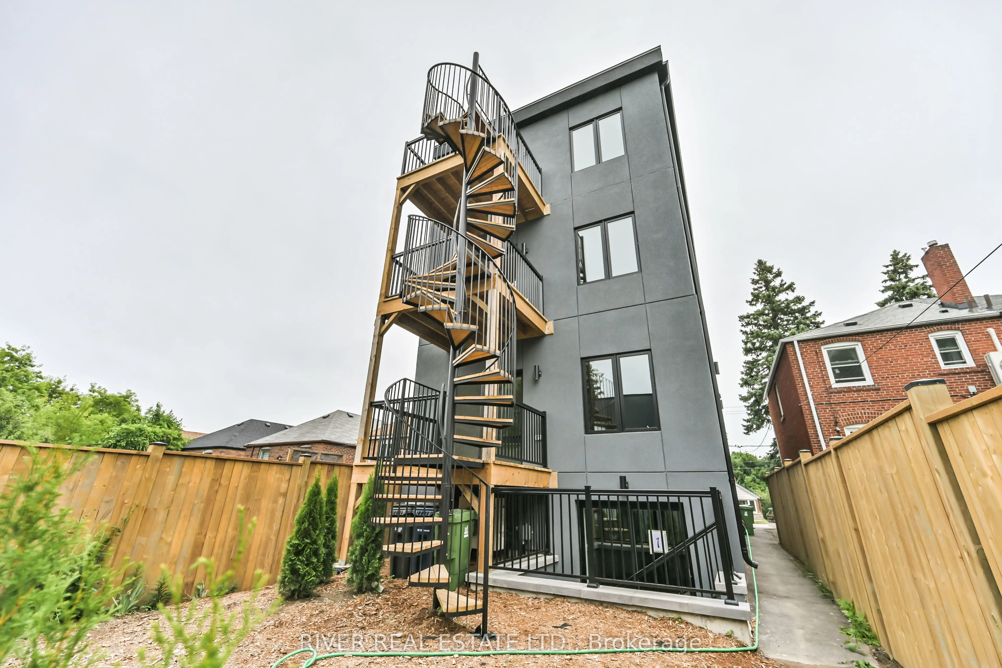 2420 Gerrard Street E, #3