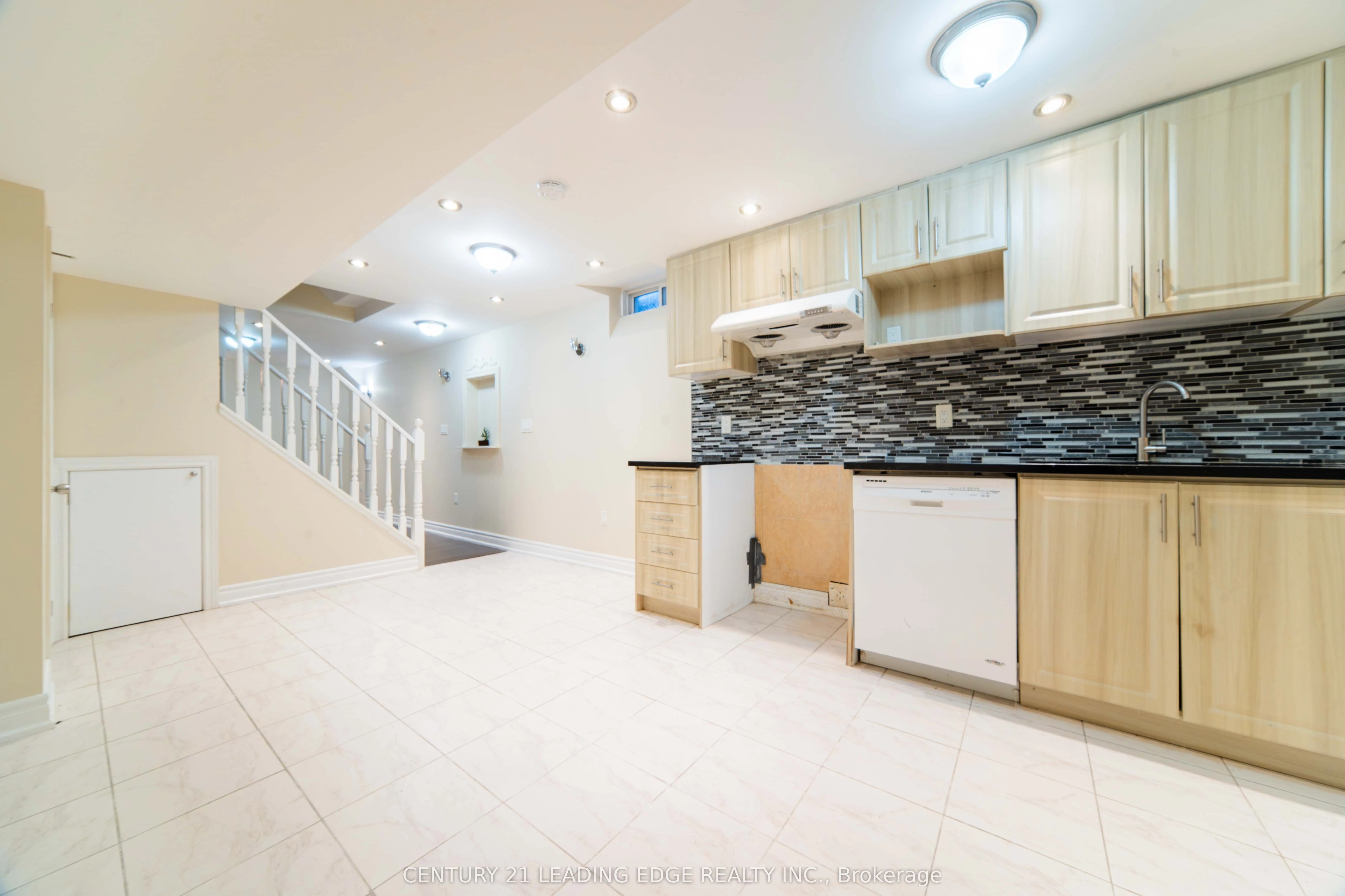 4 Glacier Crescent