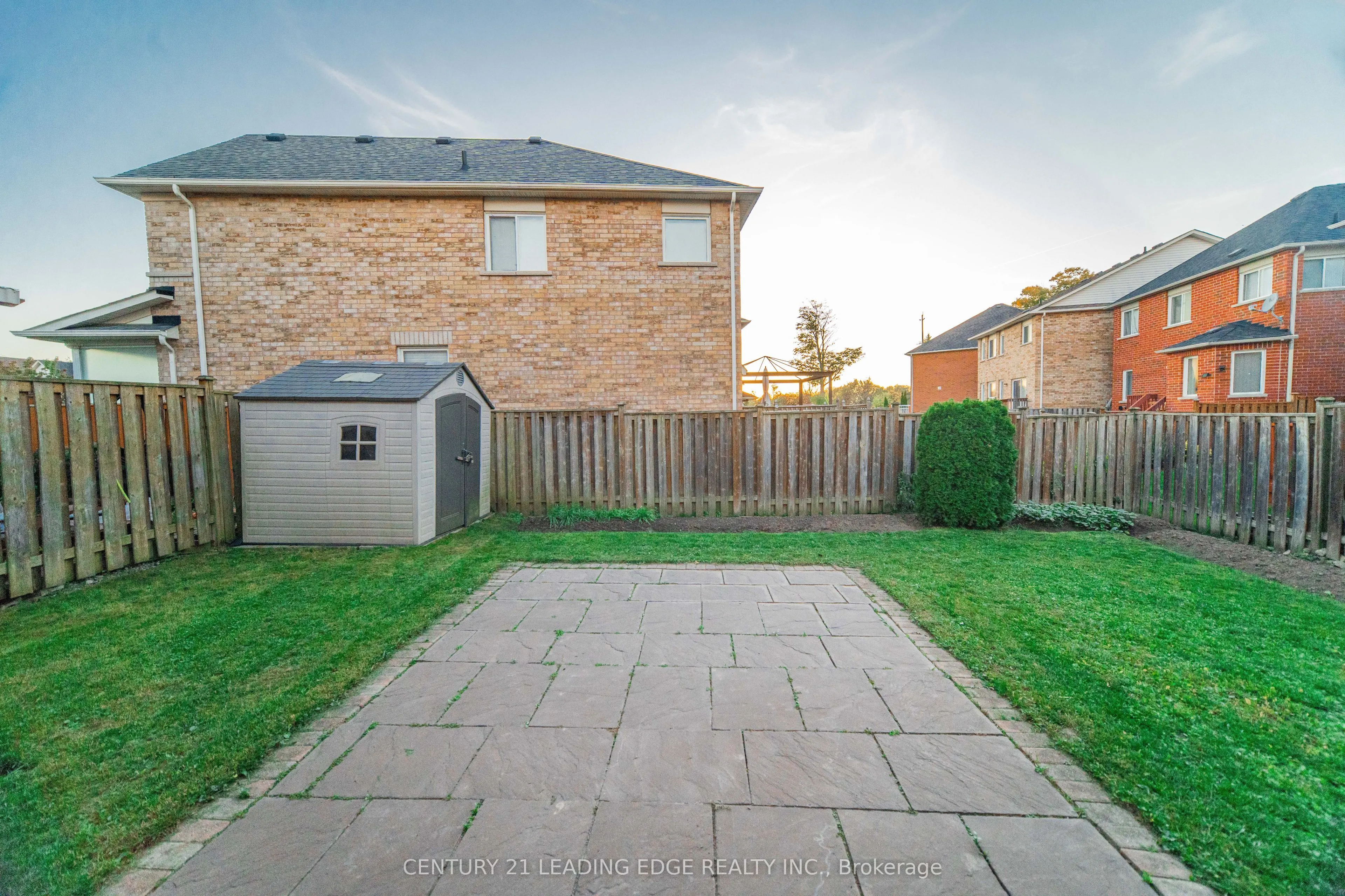 4 Glacier Crescent