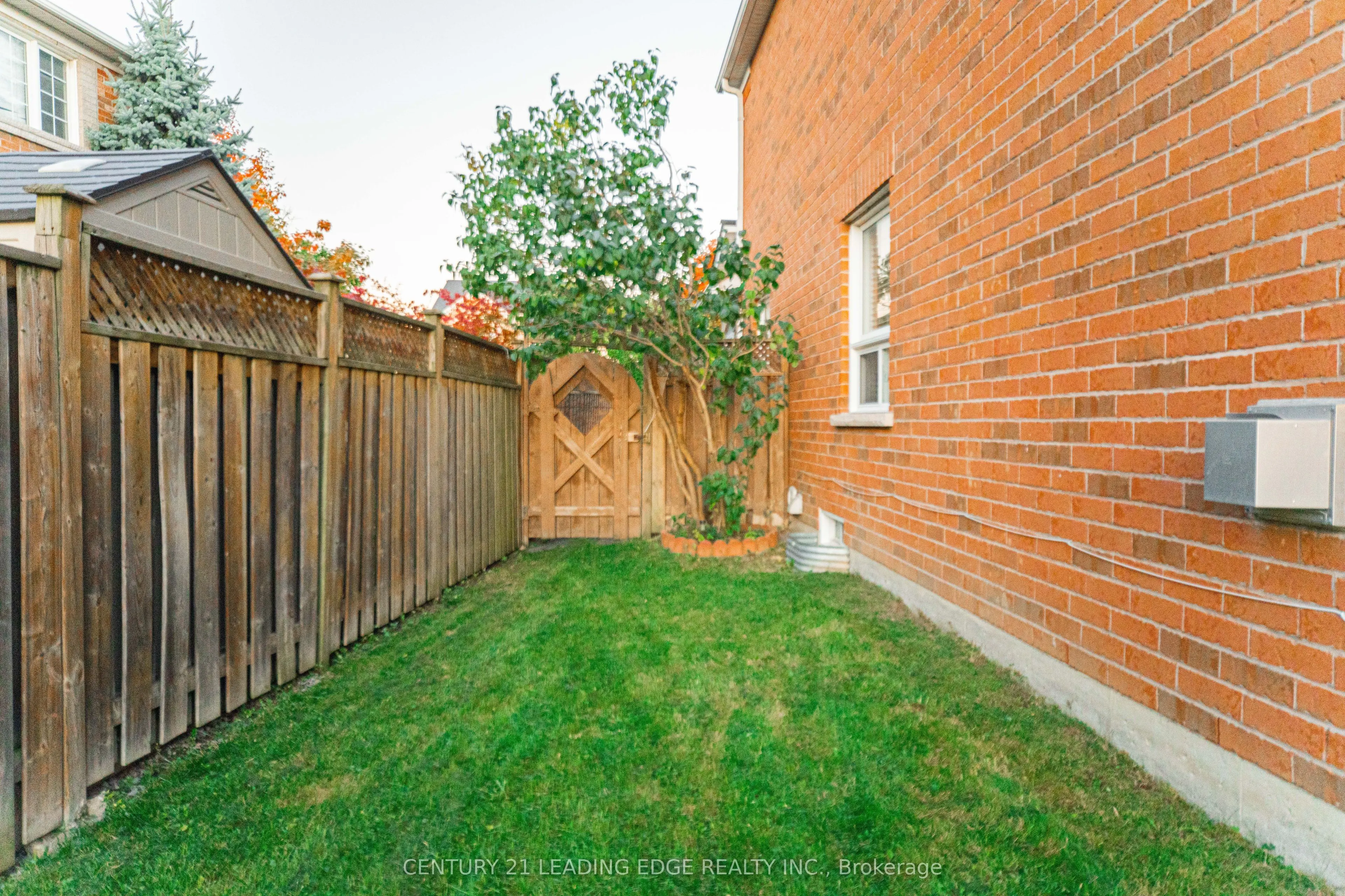 4 Glacier Crescent