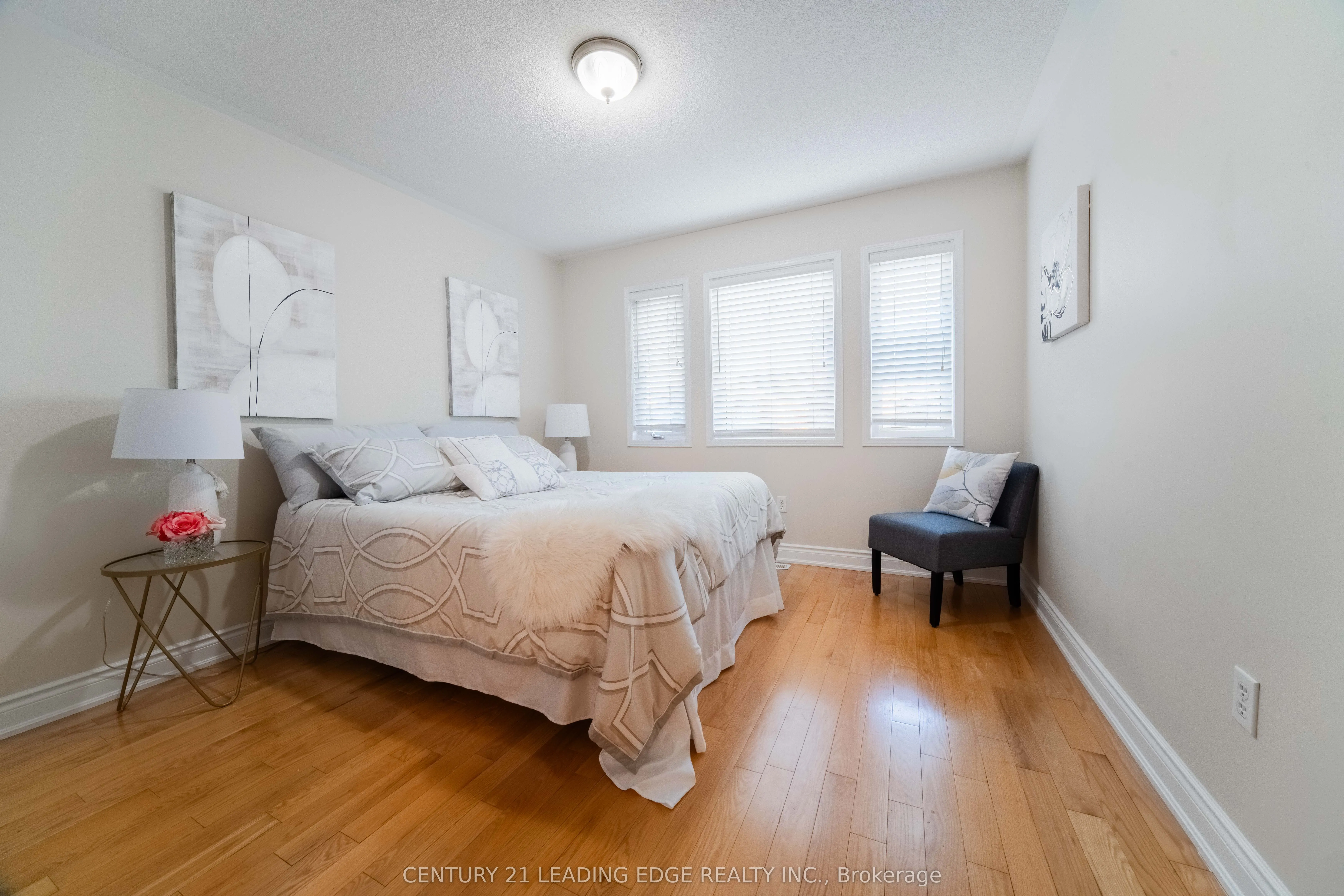 4 Glacier Crescent