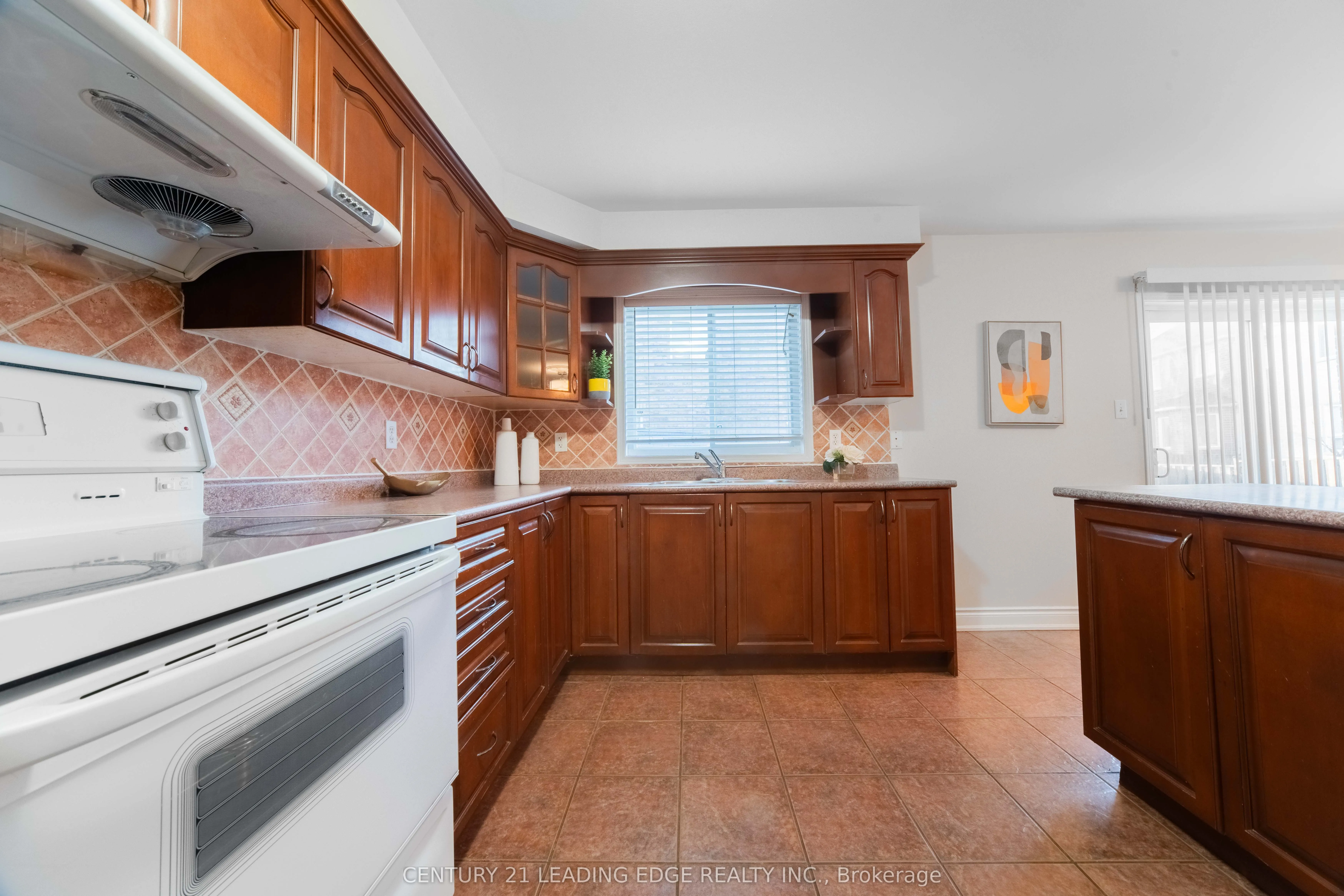 4 Glacier Crescent