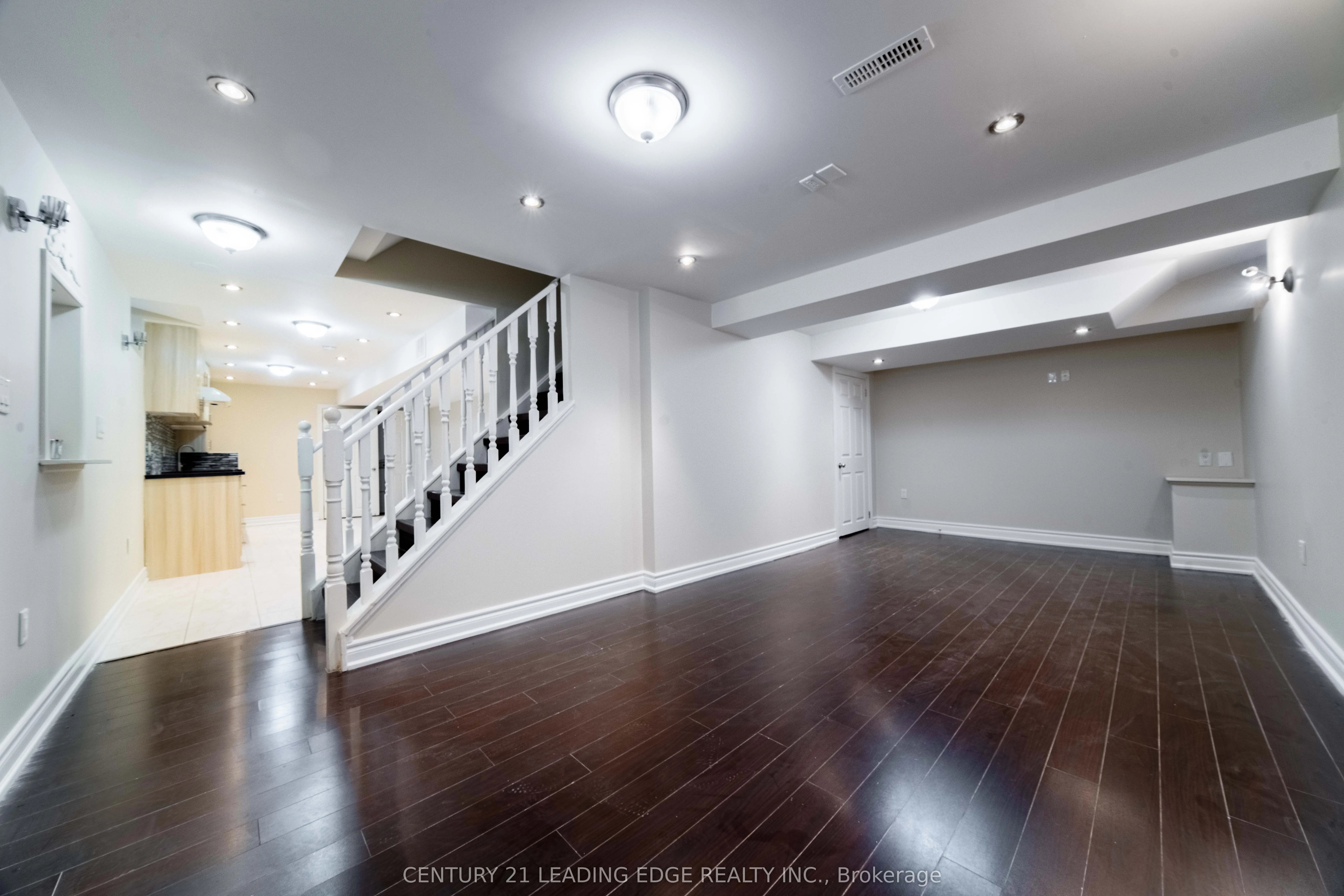 4 Glacier Crescent