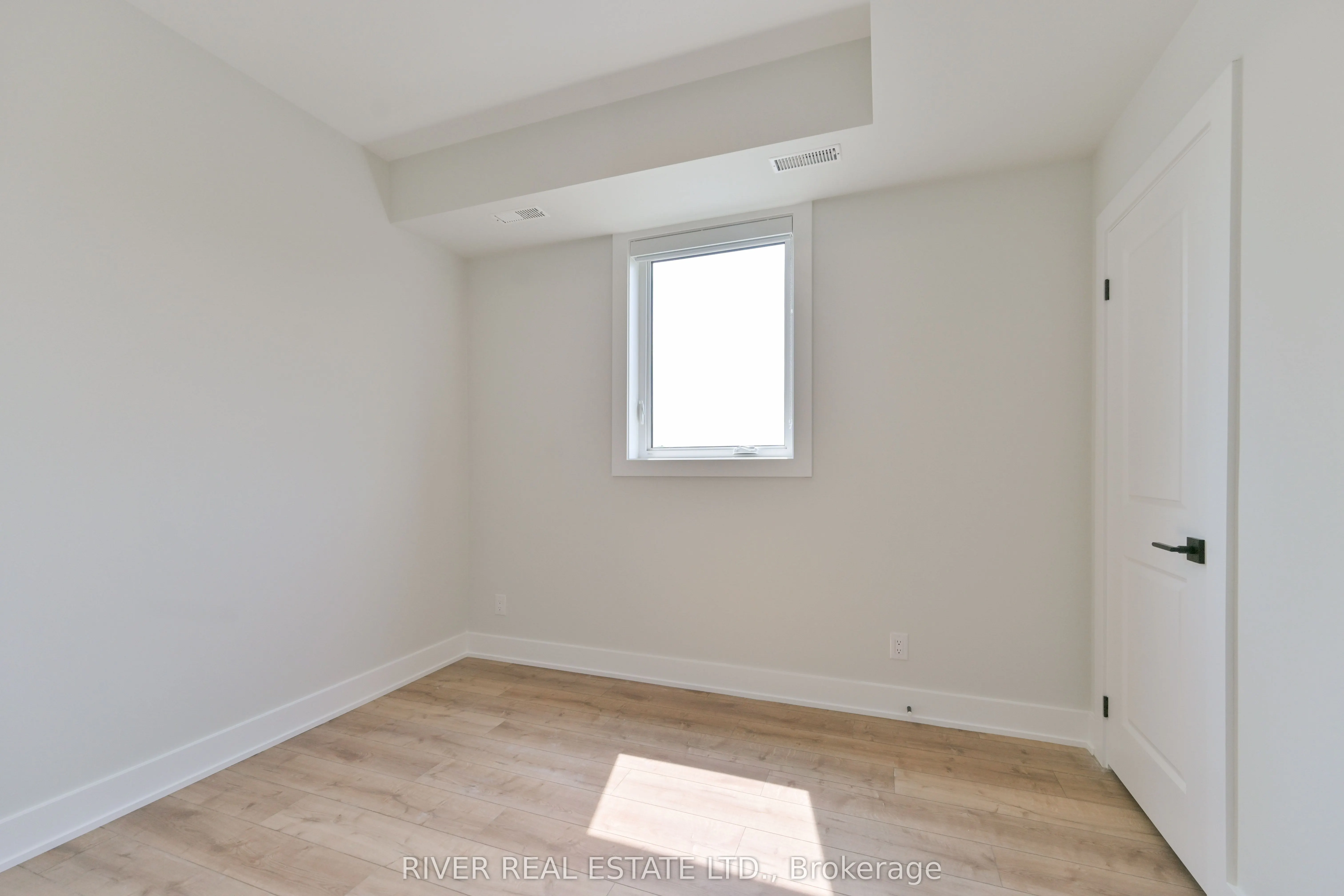 2420 Gerrard Street E, #4