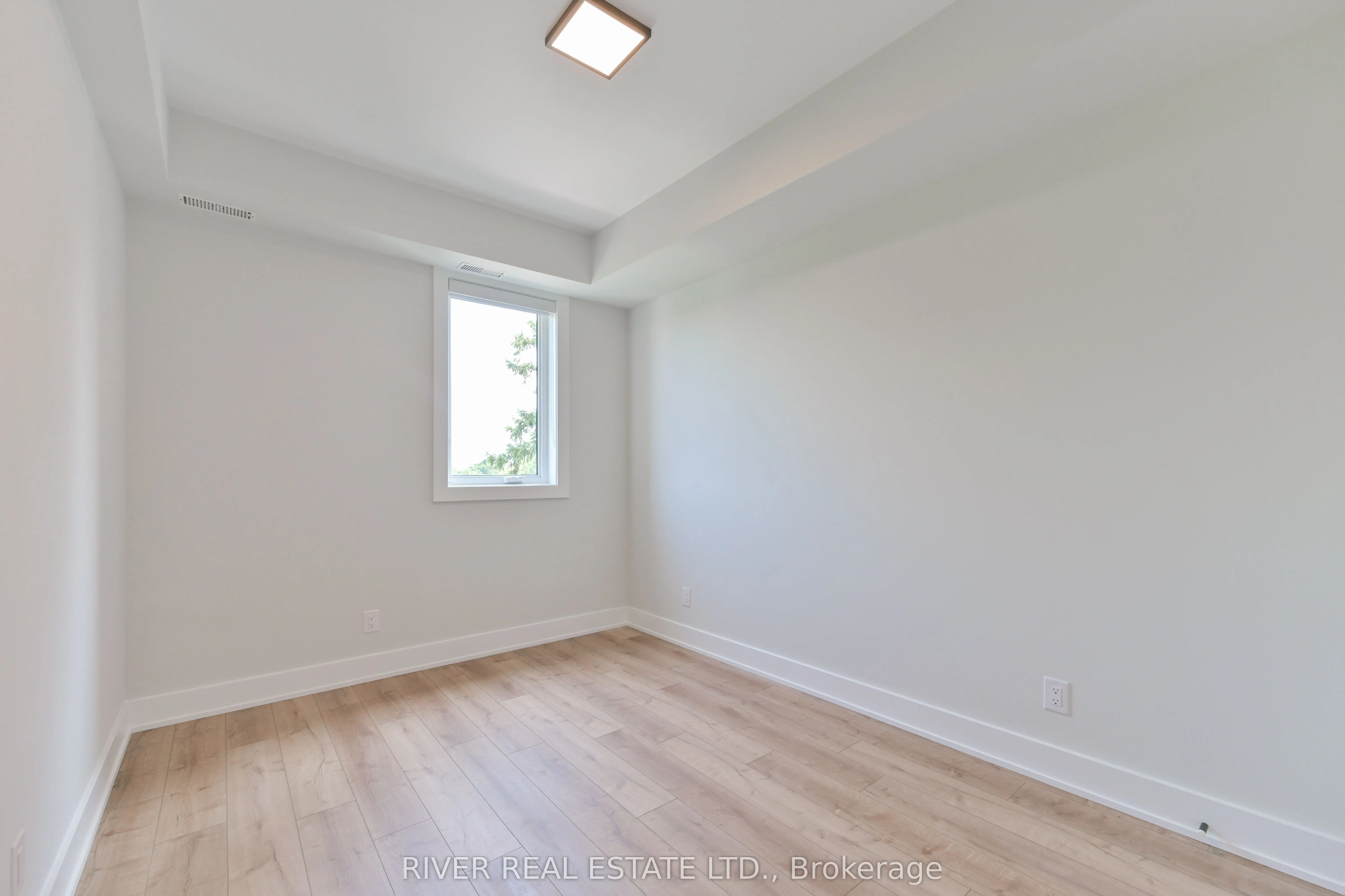 2420 Gerrard Street E, #4