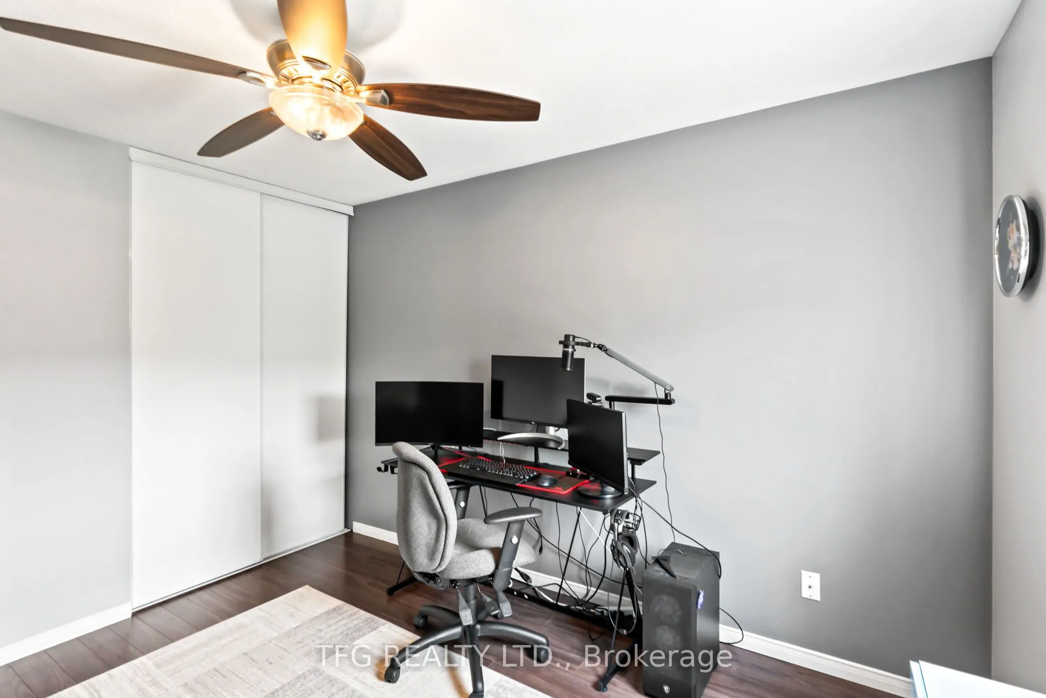 1187 Ashgrove Crescent