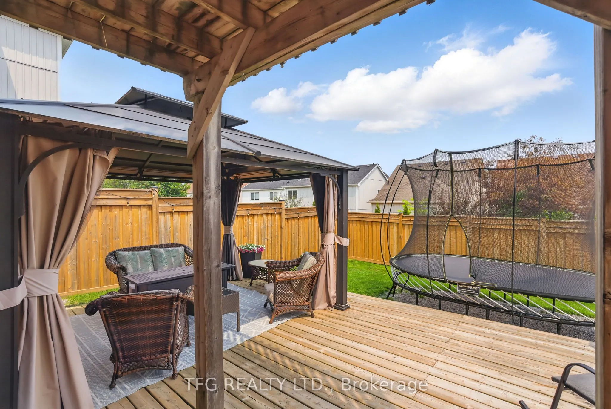 1187 Ashgrove Crescent