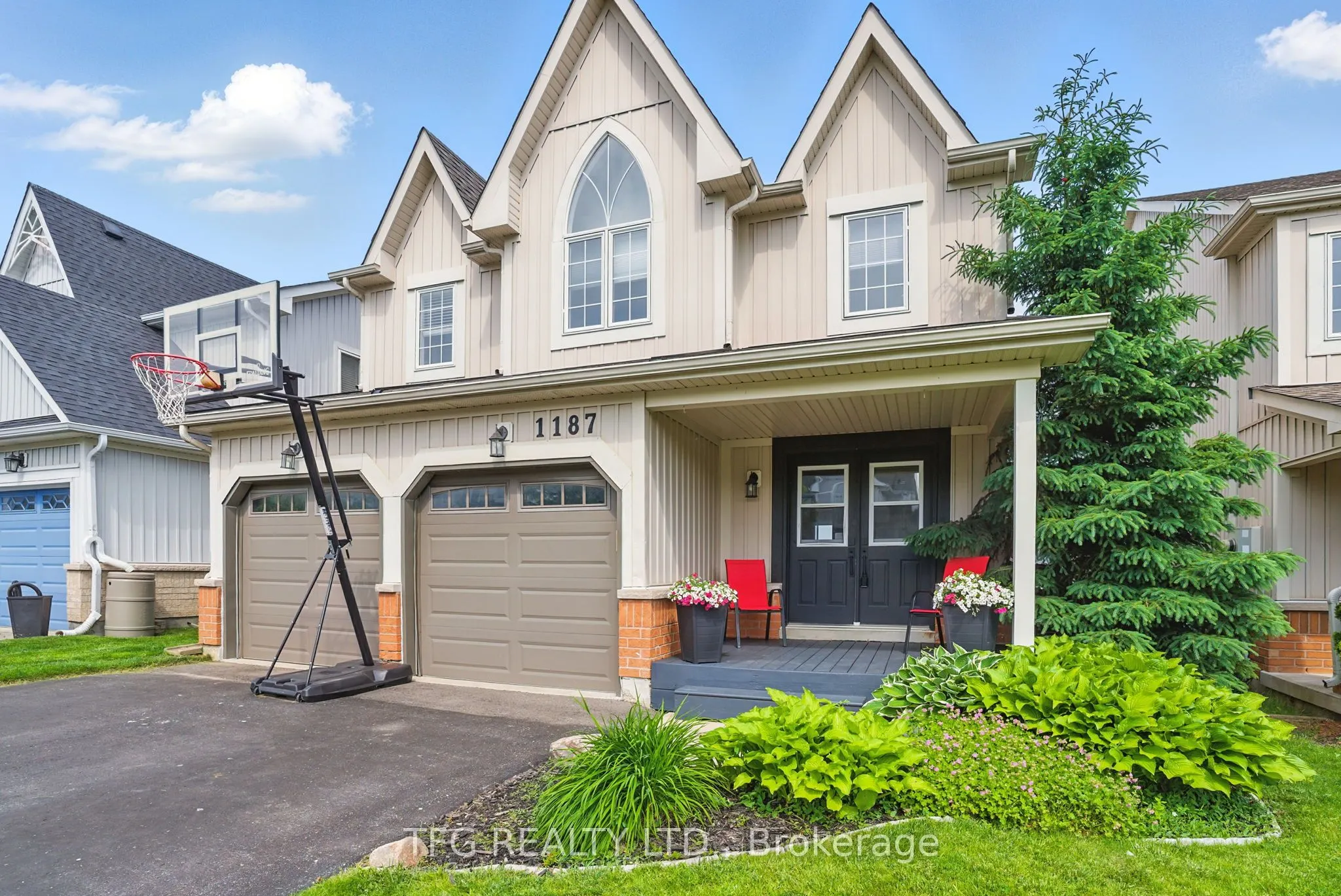 1187 Ashgrove Crescent