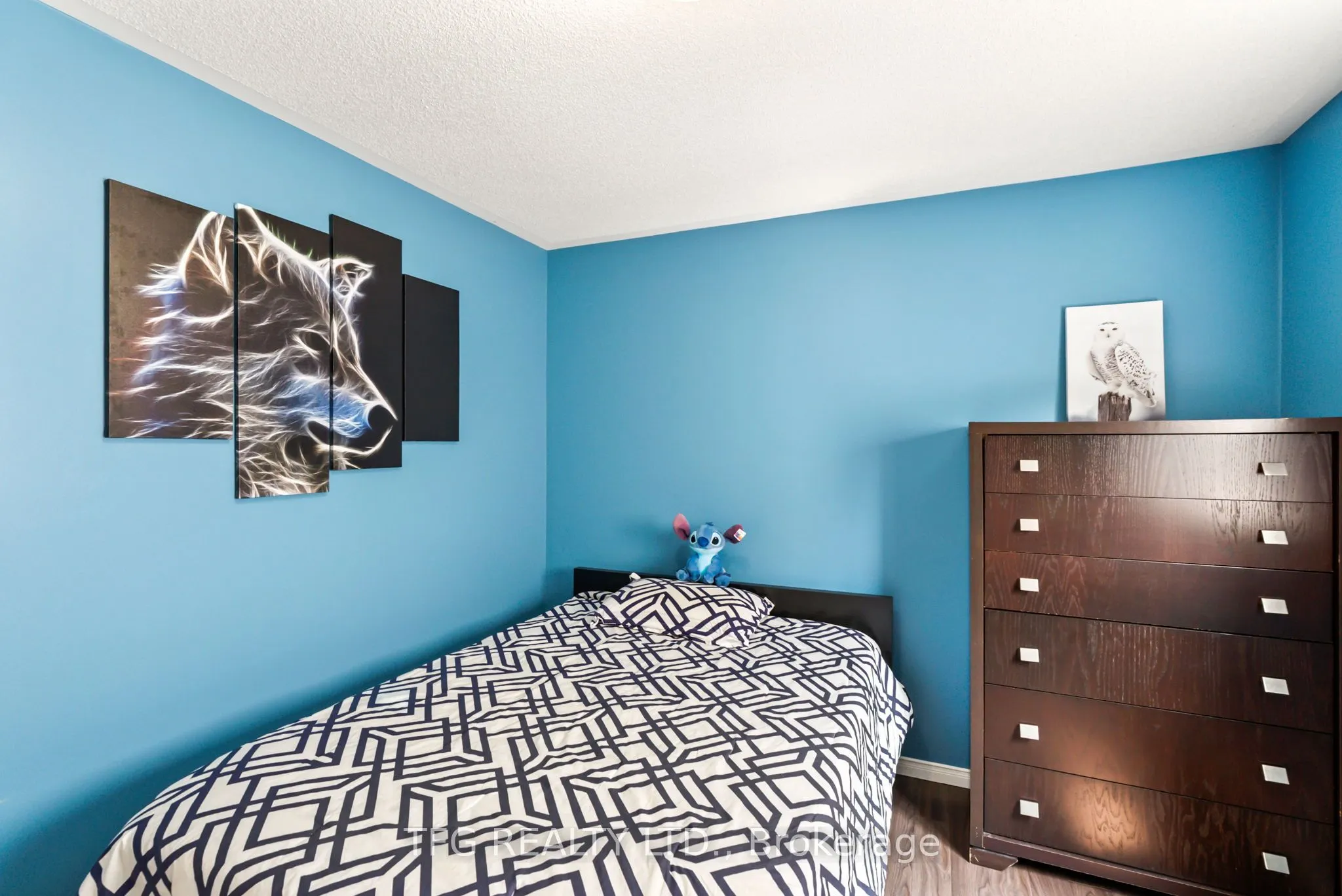 1187 Ashgrove Crescent