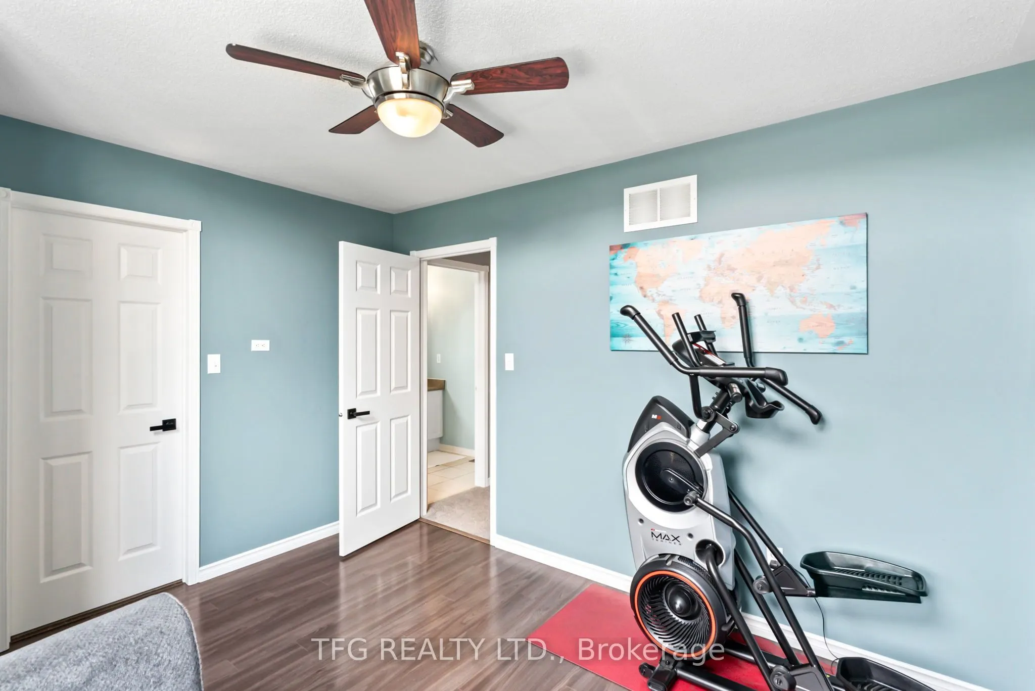 1187 Ashgrove Crescent