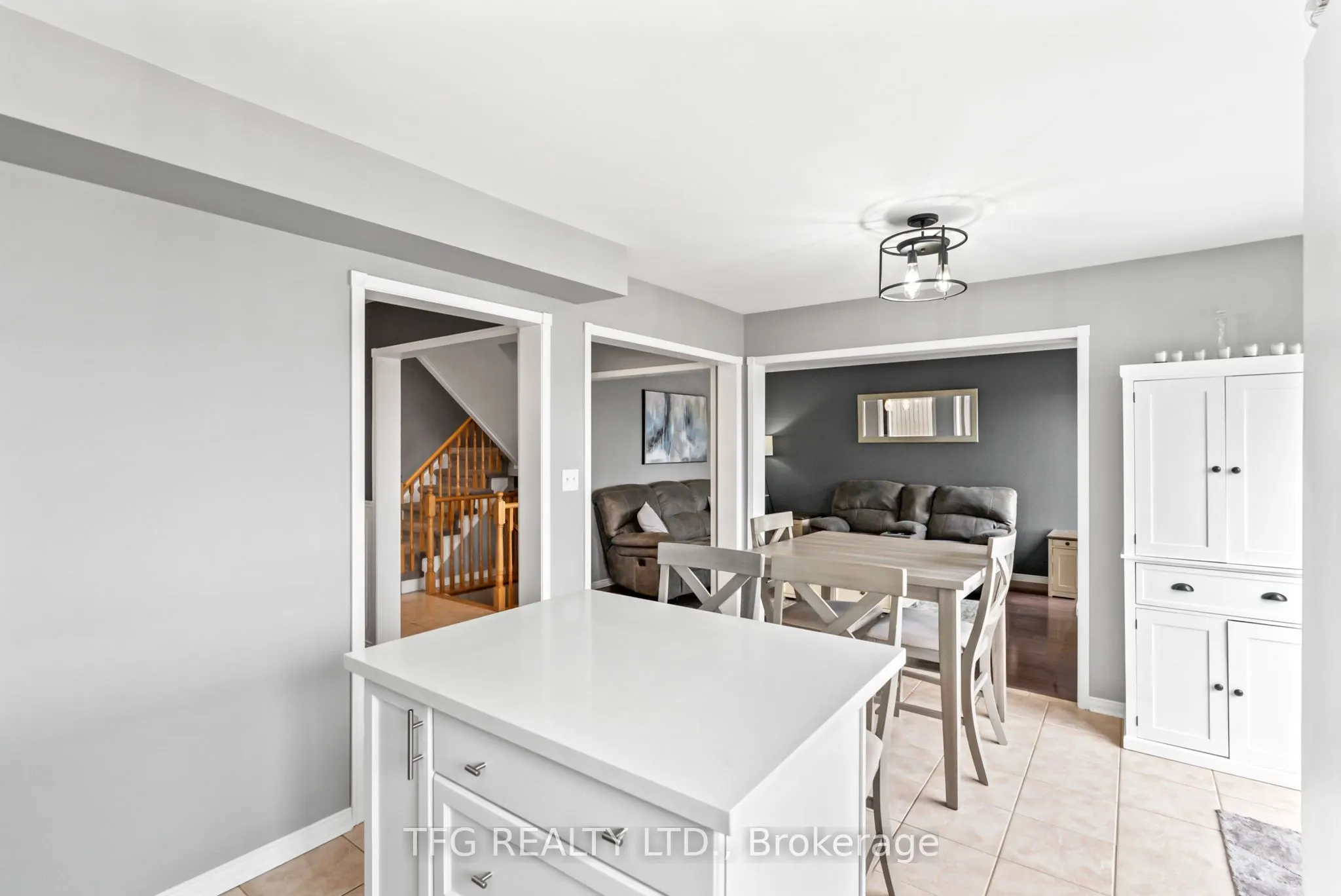 1187 Ashgrove Crescent