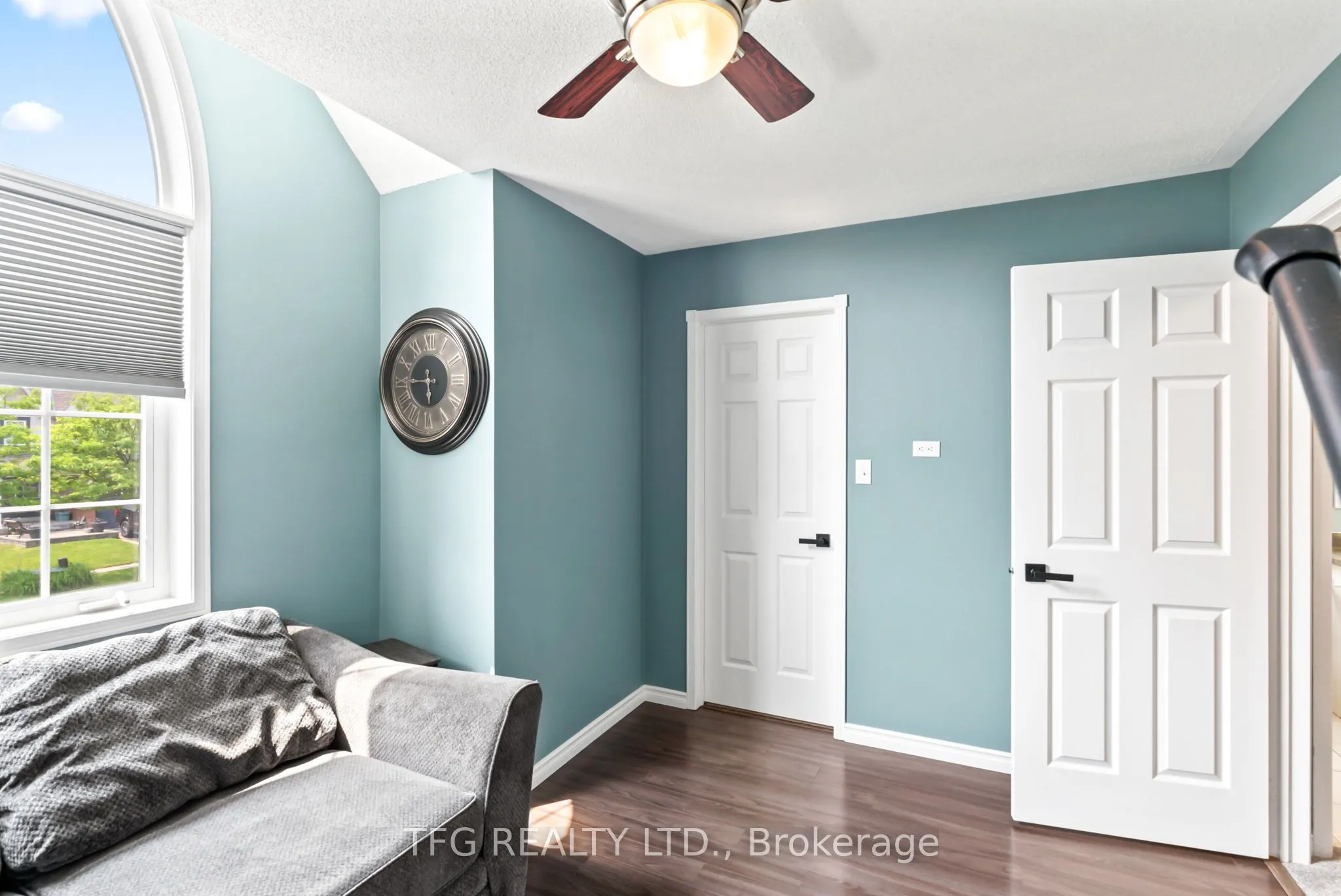 1187 Ashgrove Crescent