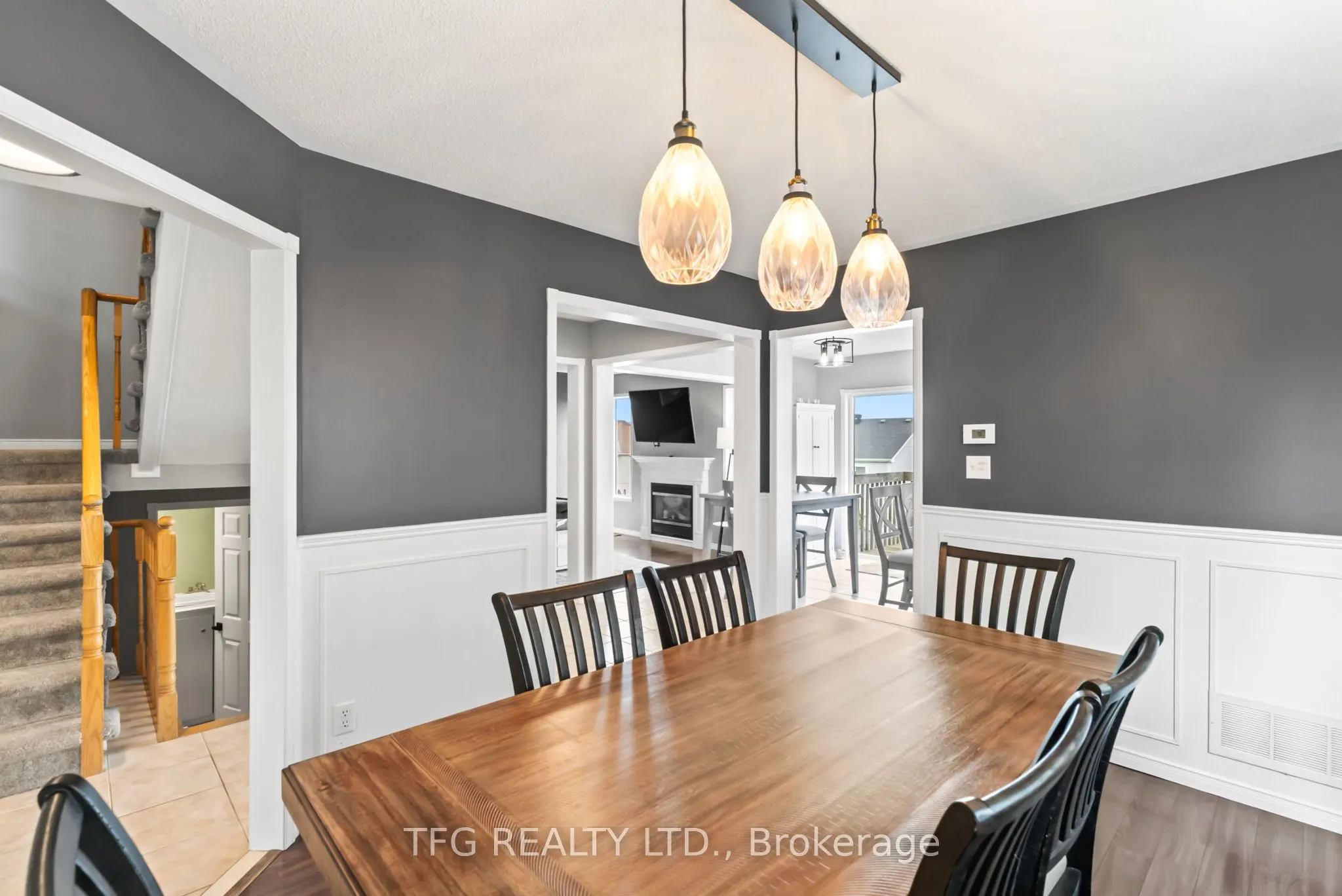 1187 Ashgrove Crescent