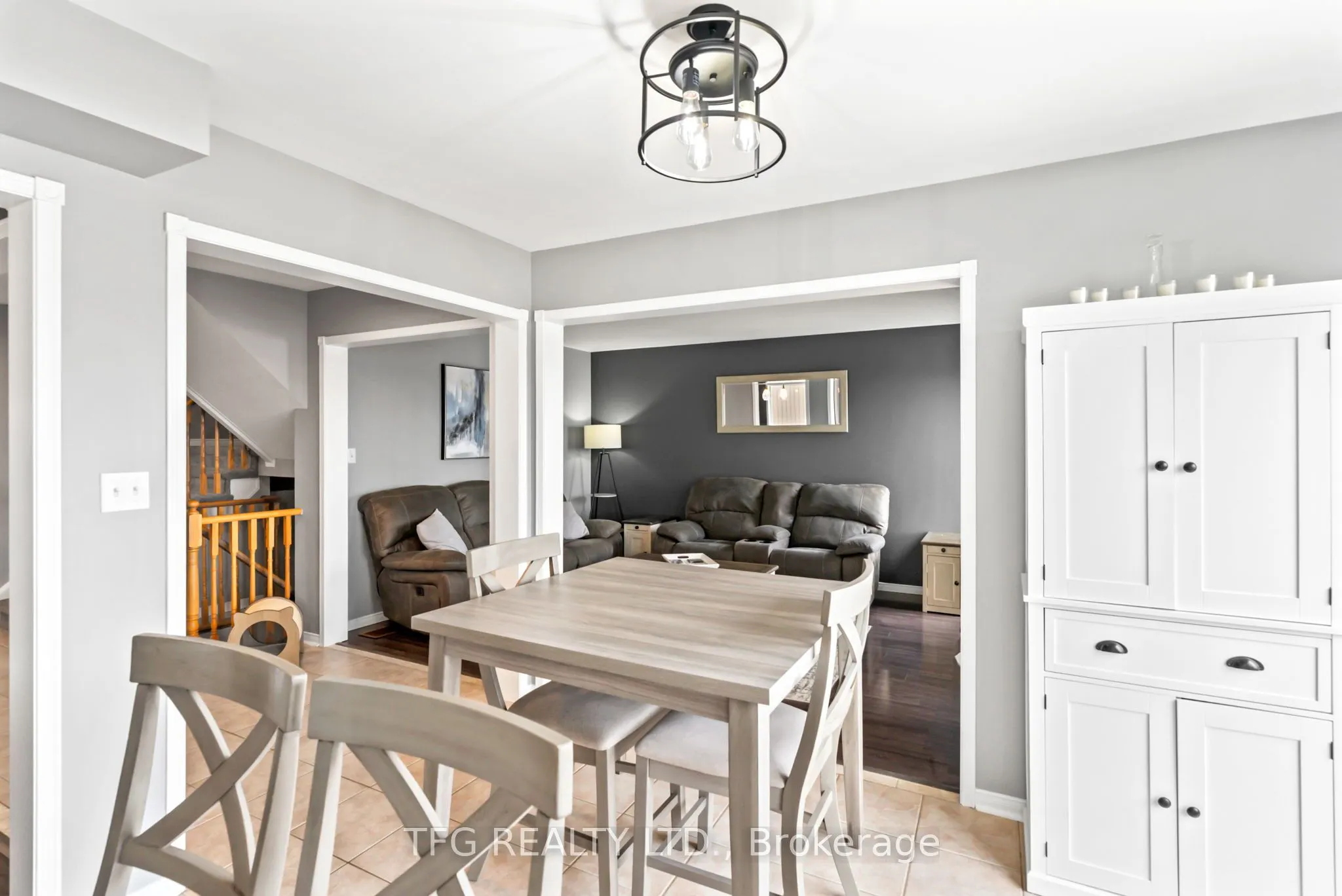 1187 Ashgrove Crescent