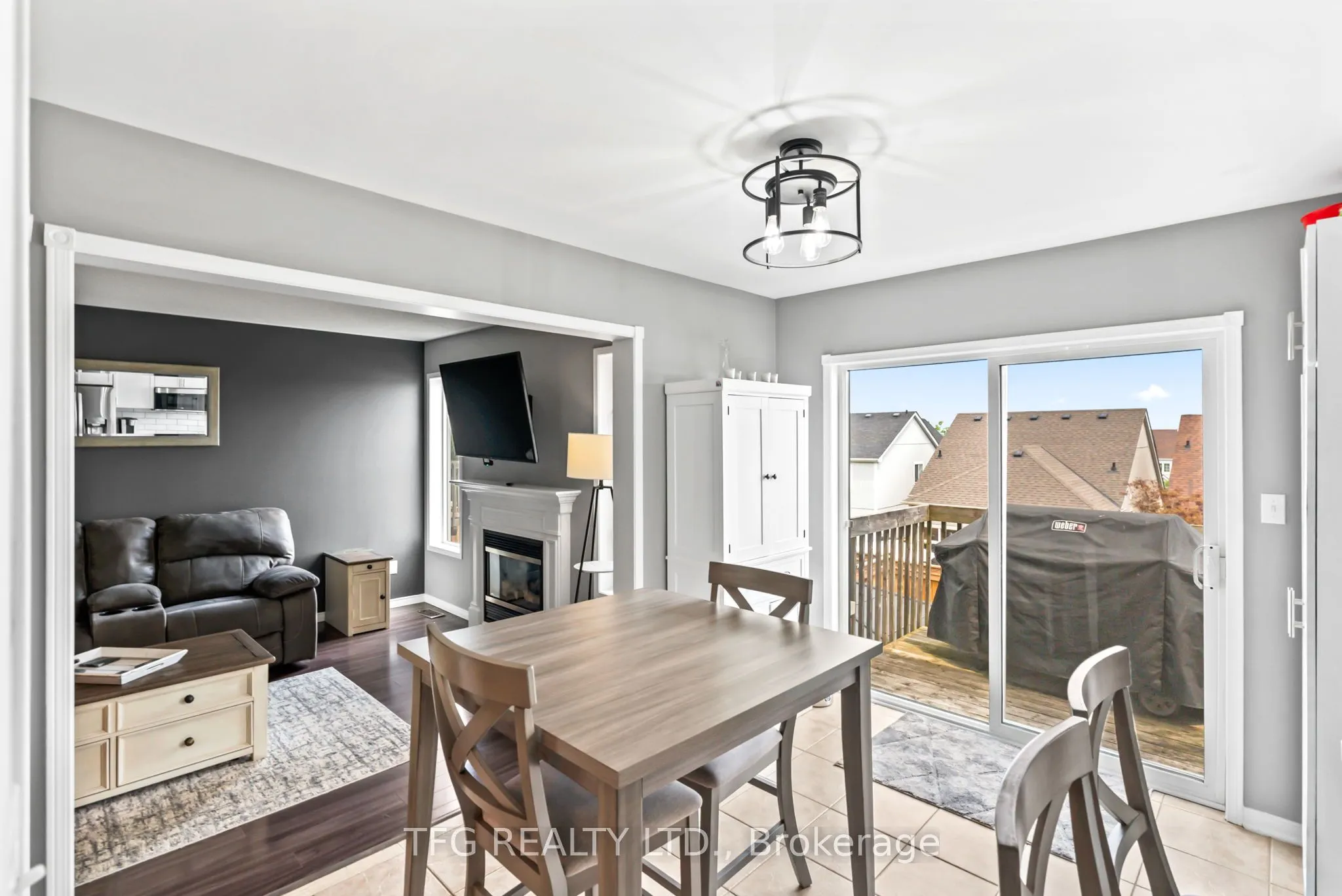 1187 Ashgrove Crescent