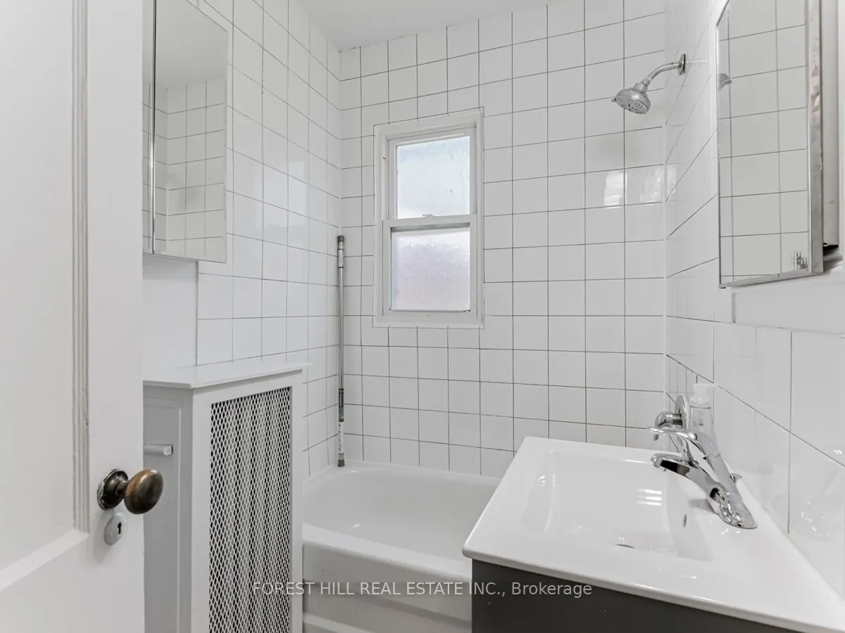 27 SCARBORO BEACH Boulevard E, #MAIN