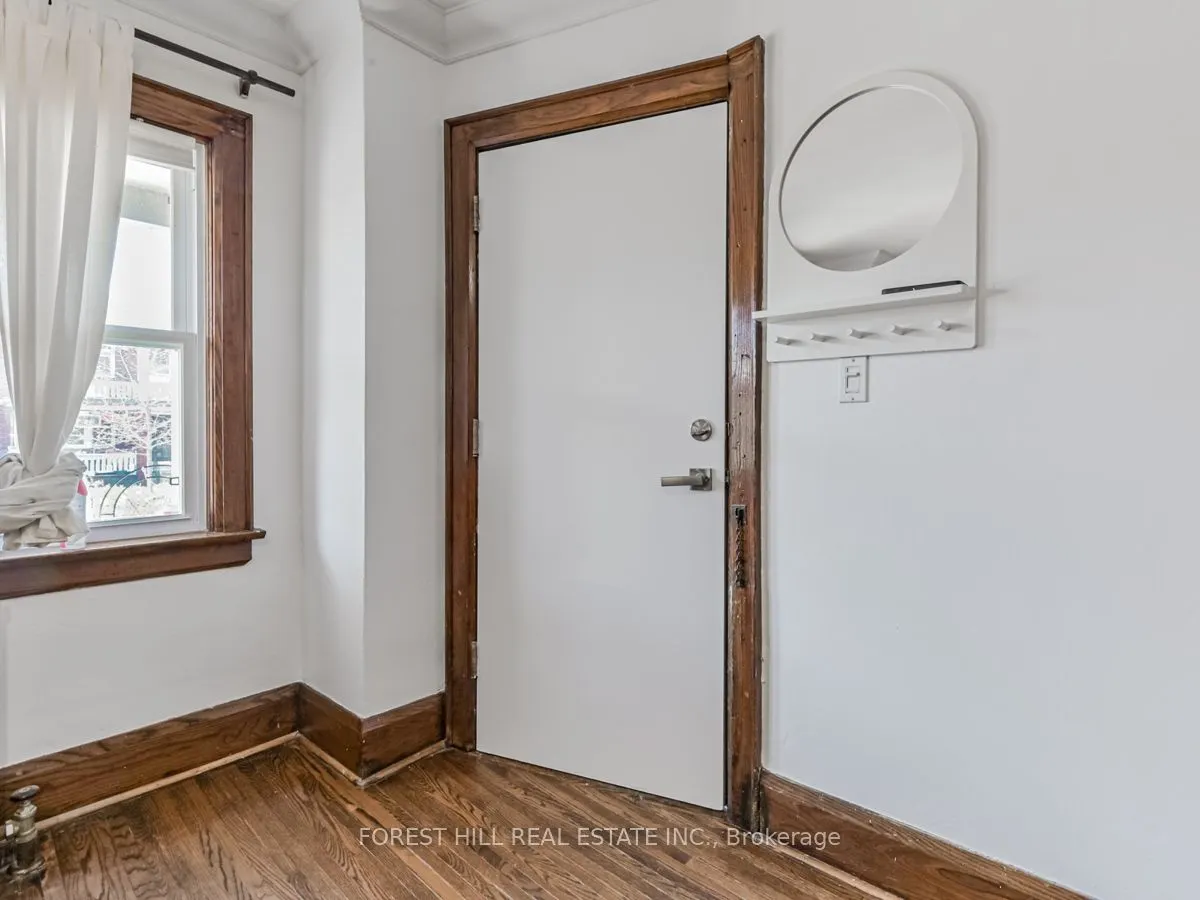 27 SCARBORO BEACH Boulevard E, #MAIN
