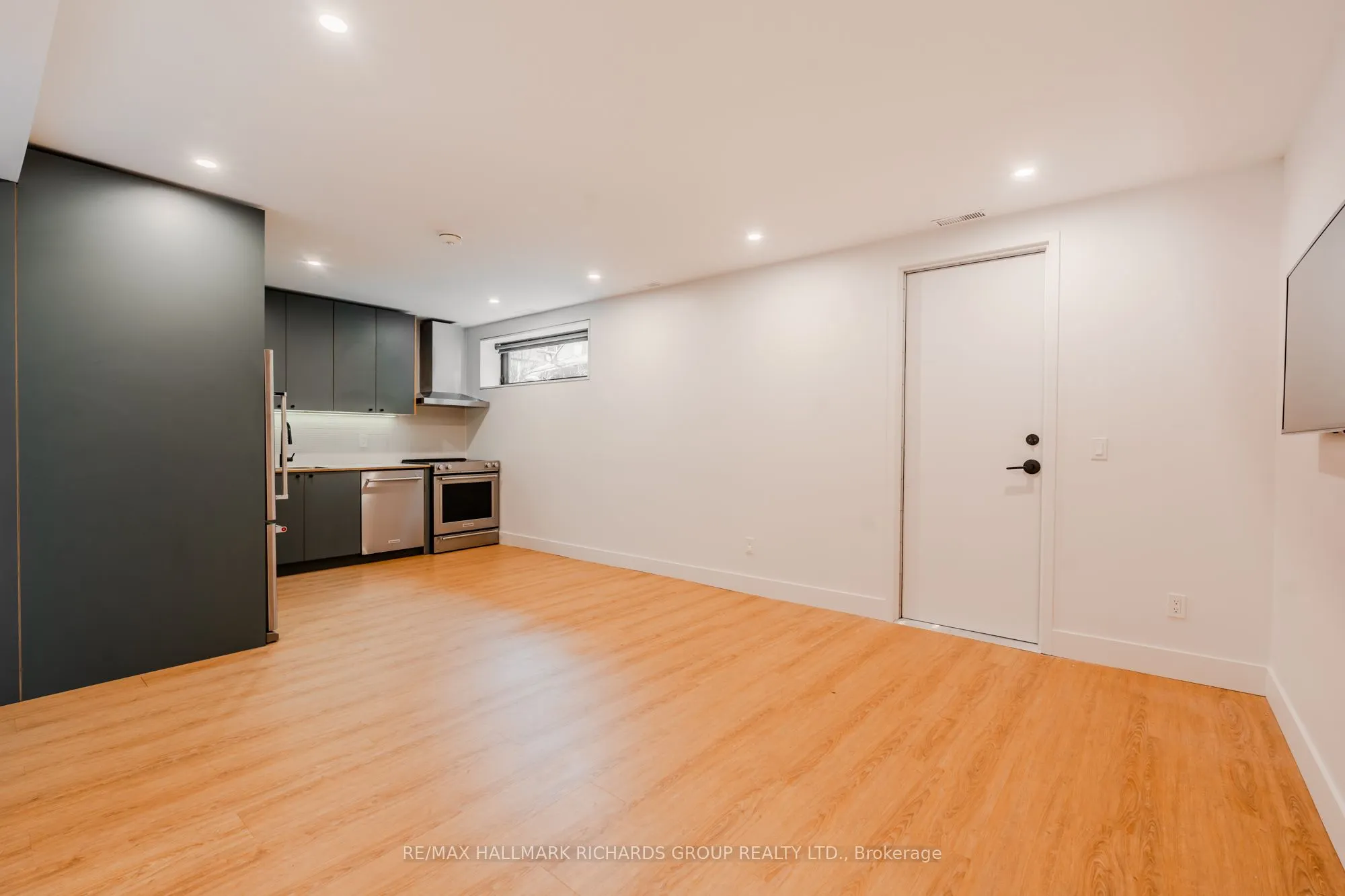 584 Jones Avenue, #4