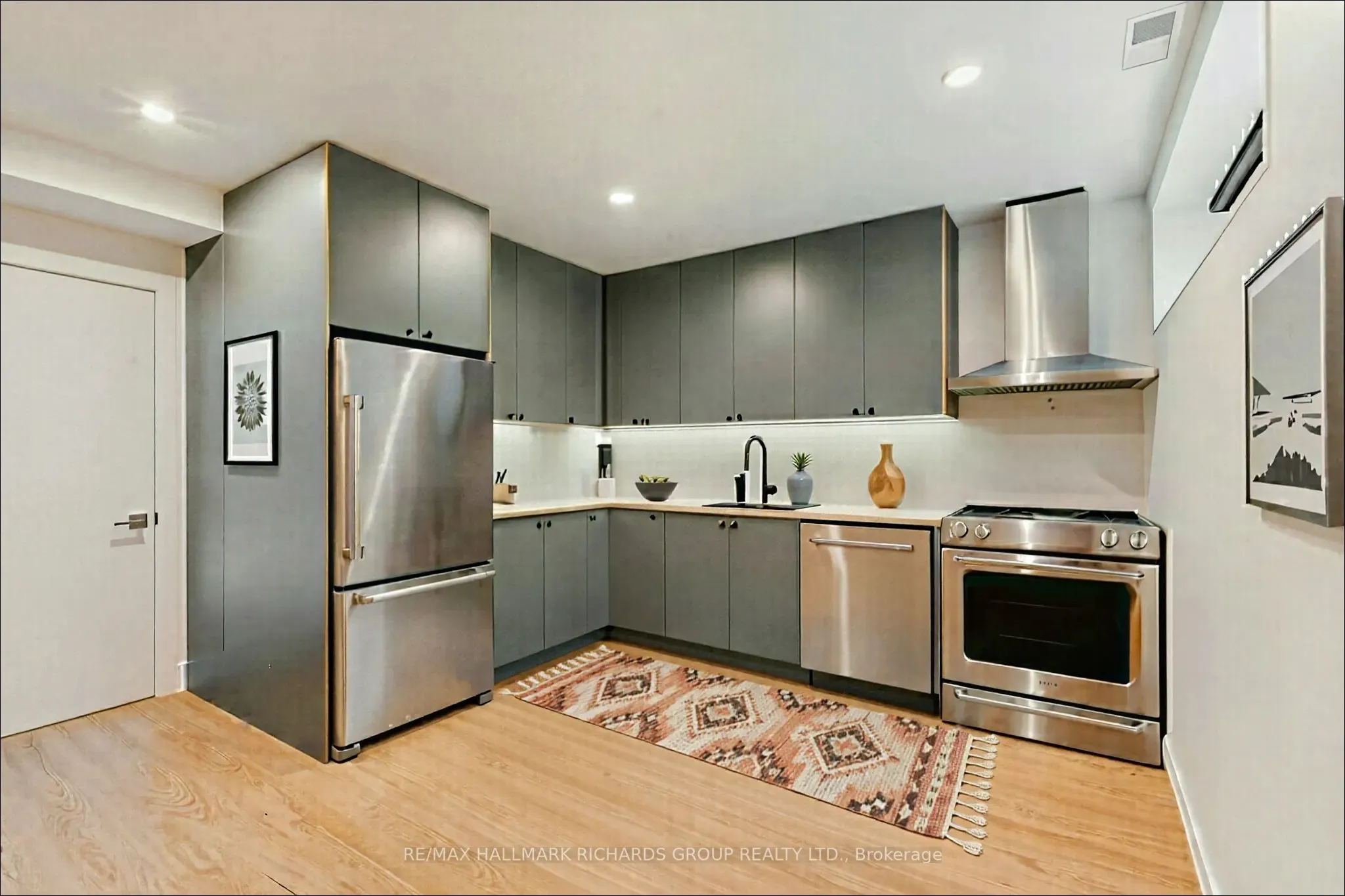 584 Jones Avenue, #4