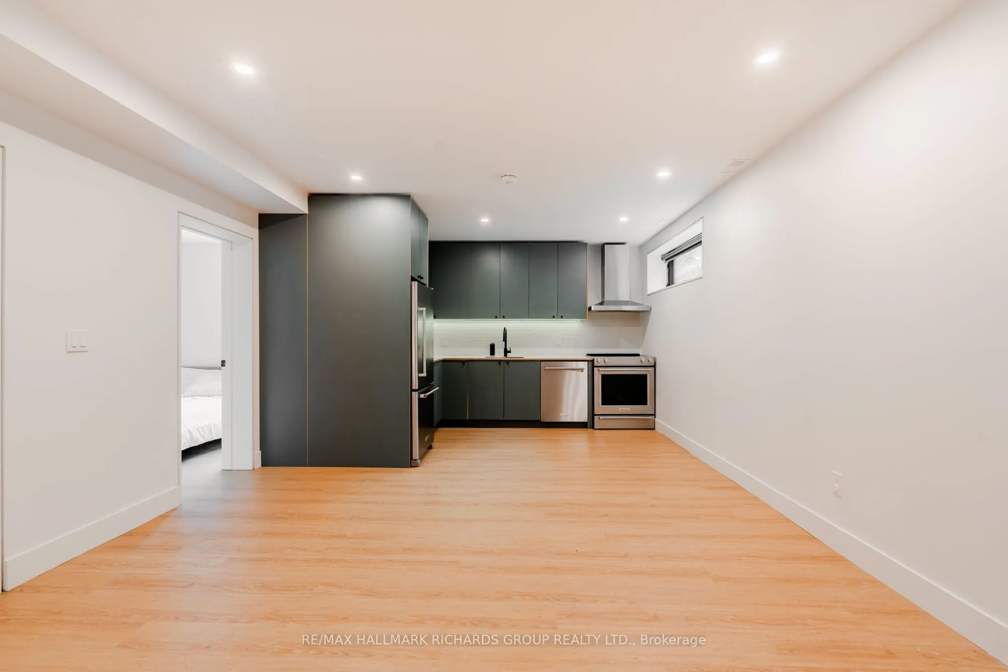 584 Jones Avenue, #4