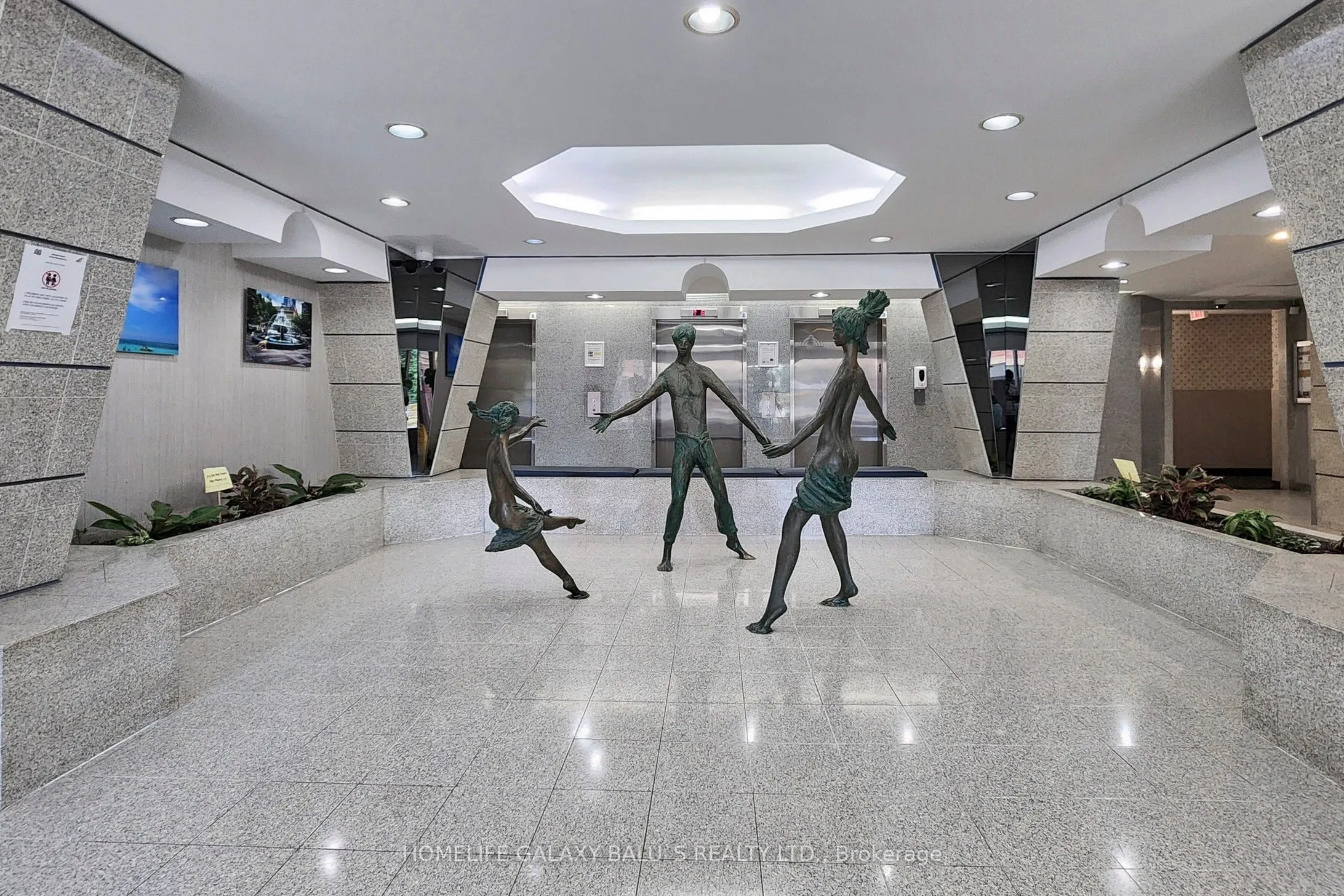 2460 Eglinton Avenue E, #307