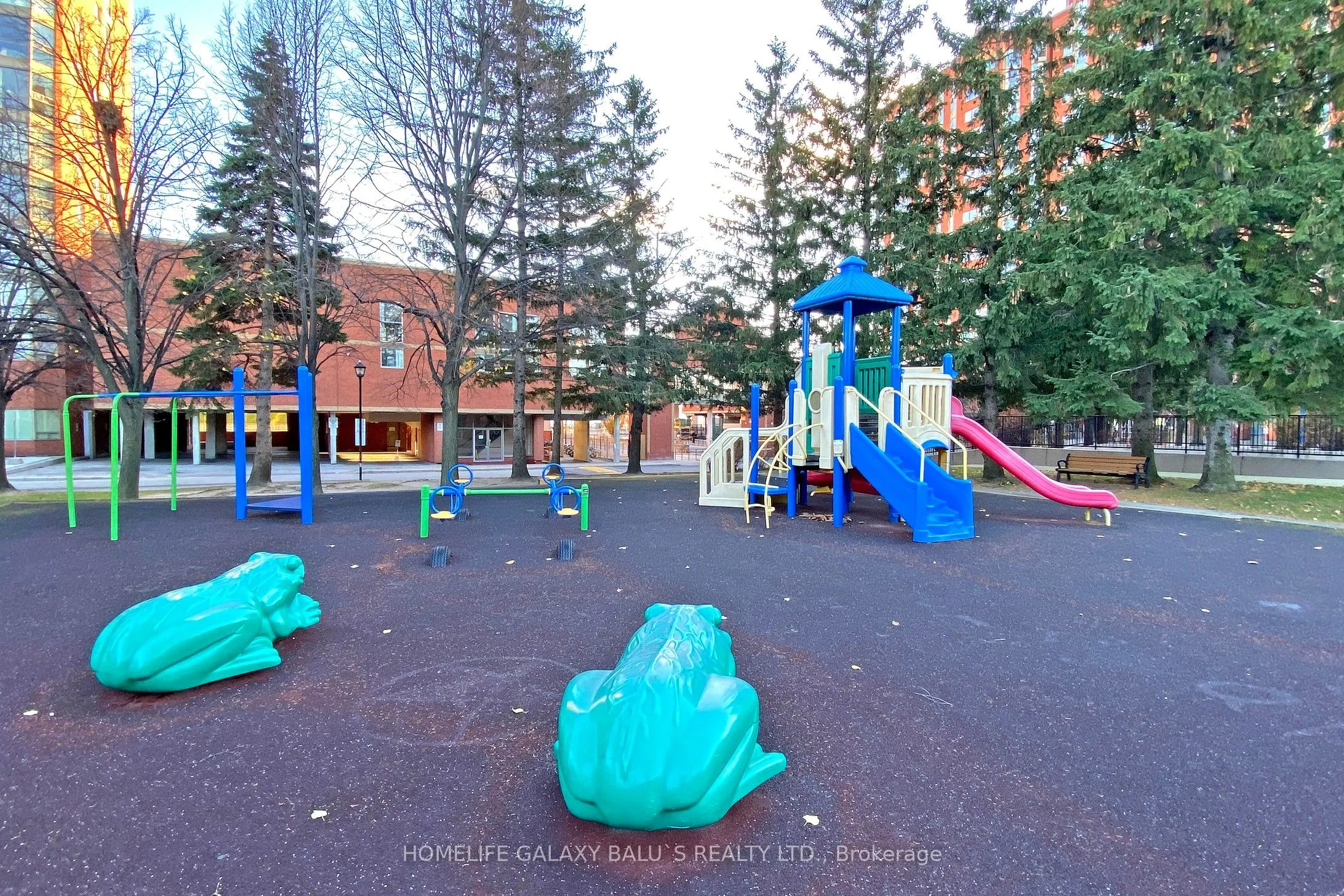 2460 Eglinton Avenue E, #307