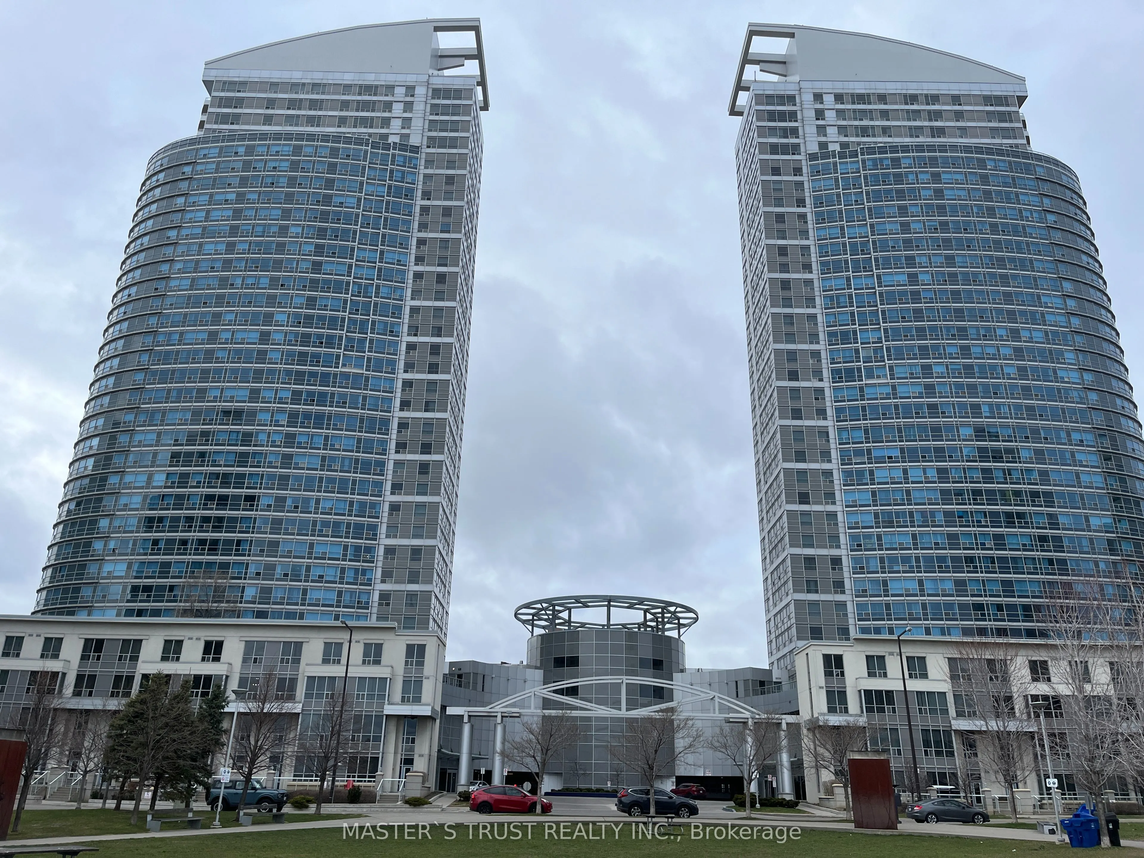 36 Lee Centre Drive, #2105