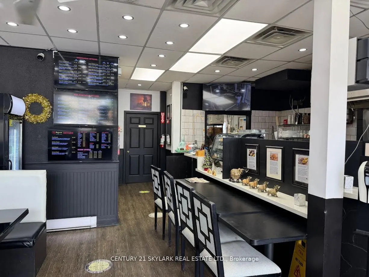 92 Simcoe Street N, #2