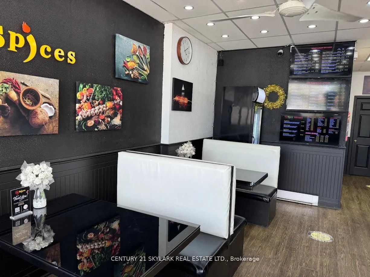 92 Simcoe Street N, #2
